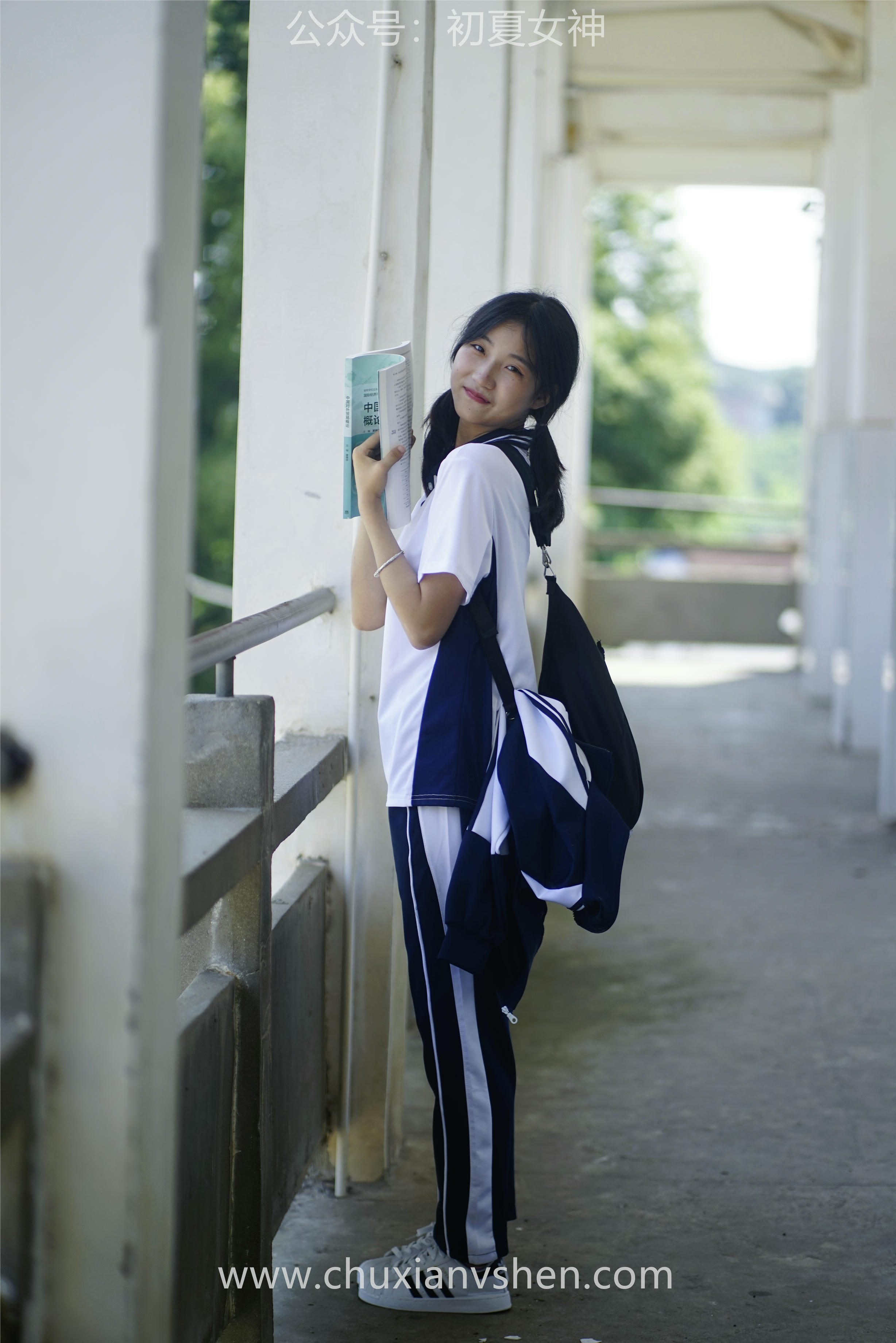 初夏女神 NO.074 点点 旧梦青春[172P+1V／6.61GB]_第1集