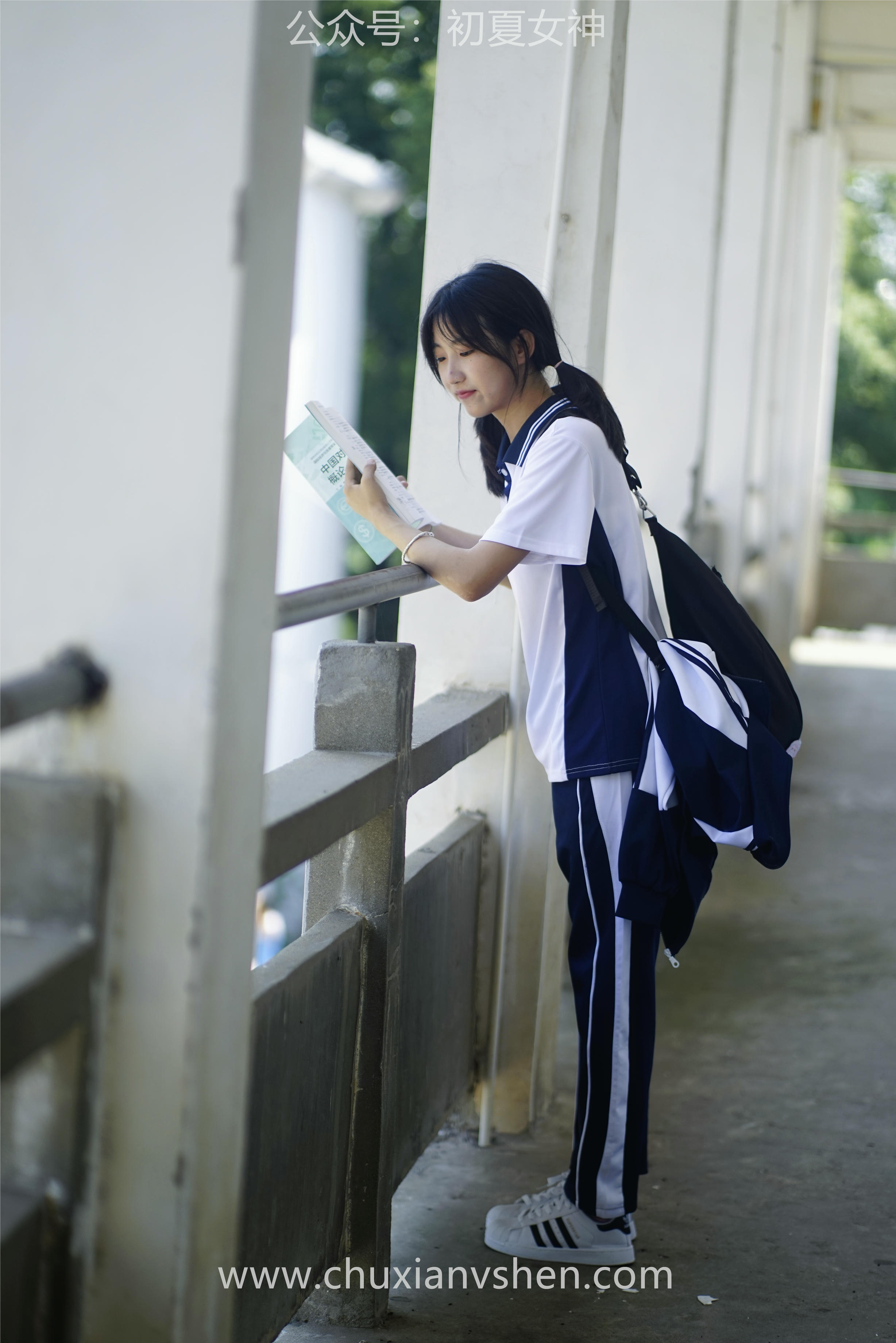 初夏女神 NO.074 点点 旧梦青春[172P+1V／6.61GB]_第2集