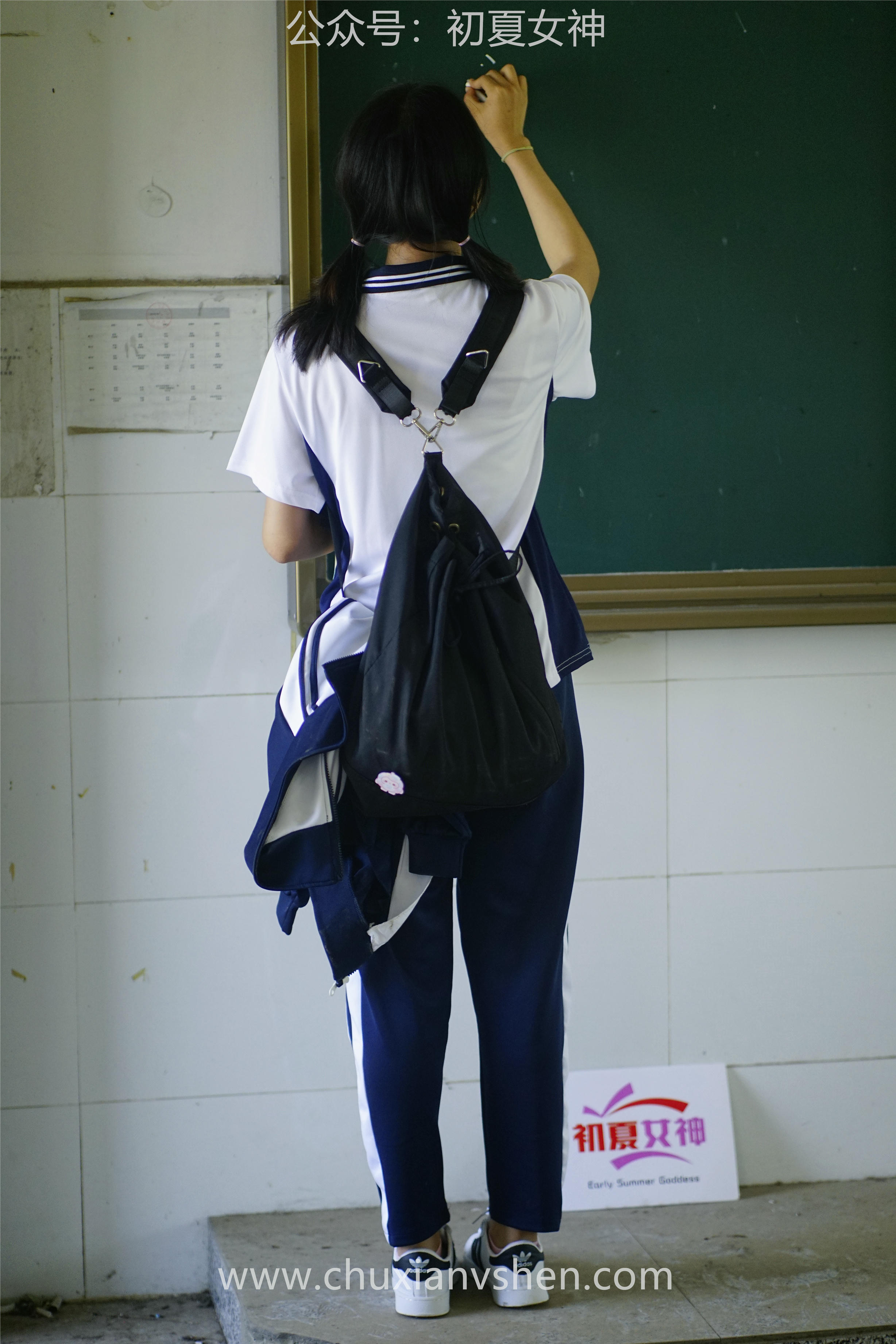 初夏女神 NO.074 点点 旧梦青春[172P+1V／6.61GB]_第2集