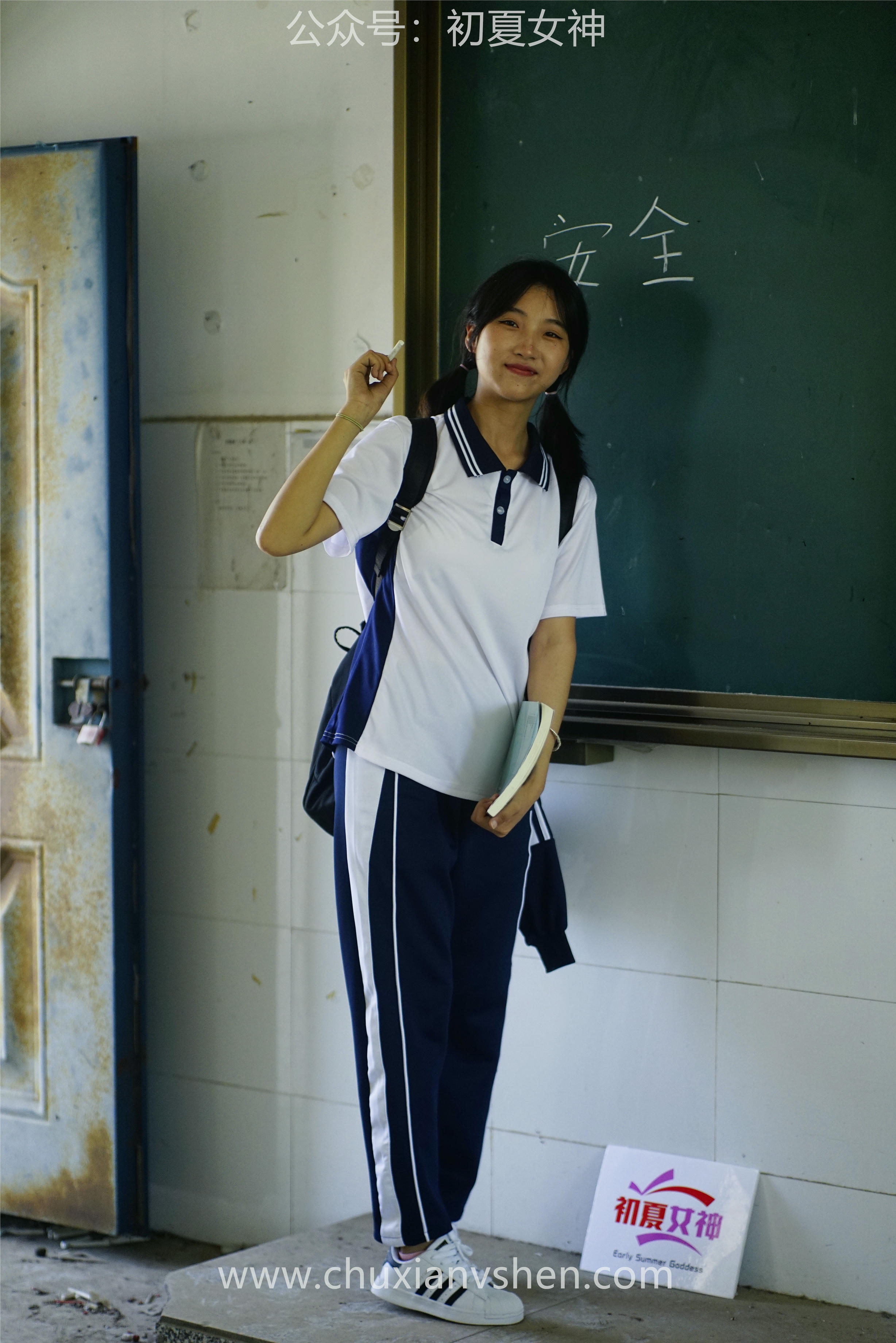 初夏女神 NO.074 点点 旧梦青春[172P+1V／6.61GB]_第2集