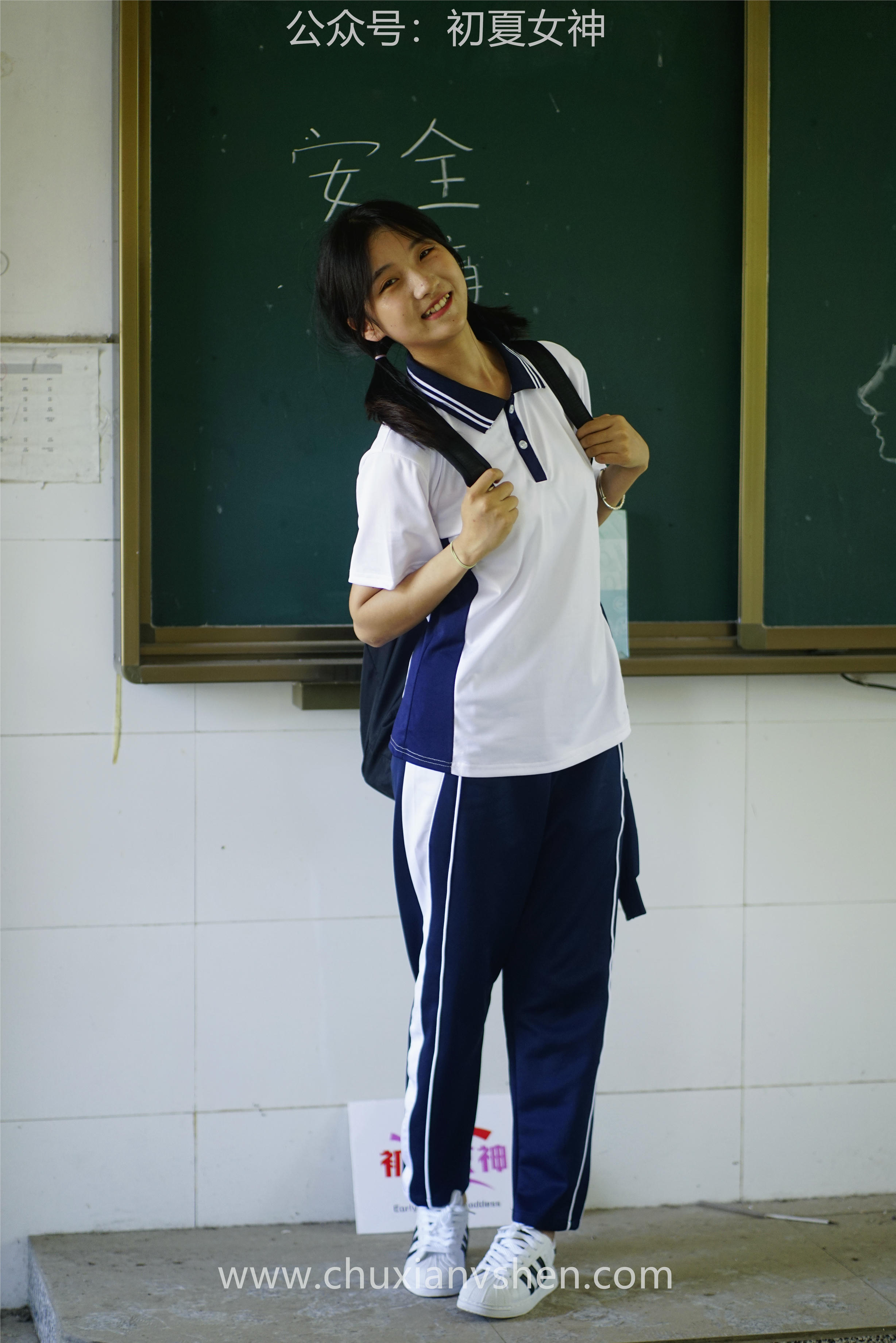 初夏女神 NO.074 点点 旧梦青春[172P+1V／6.61GB]_第2集