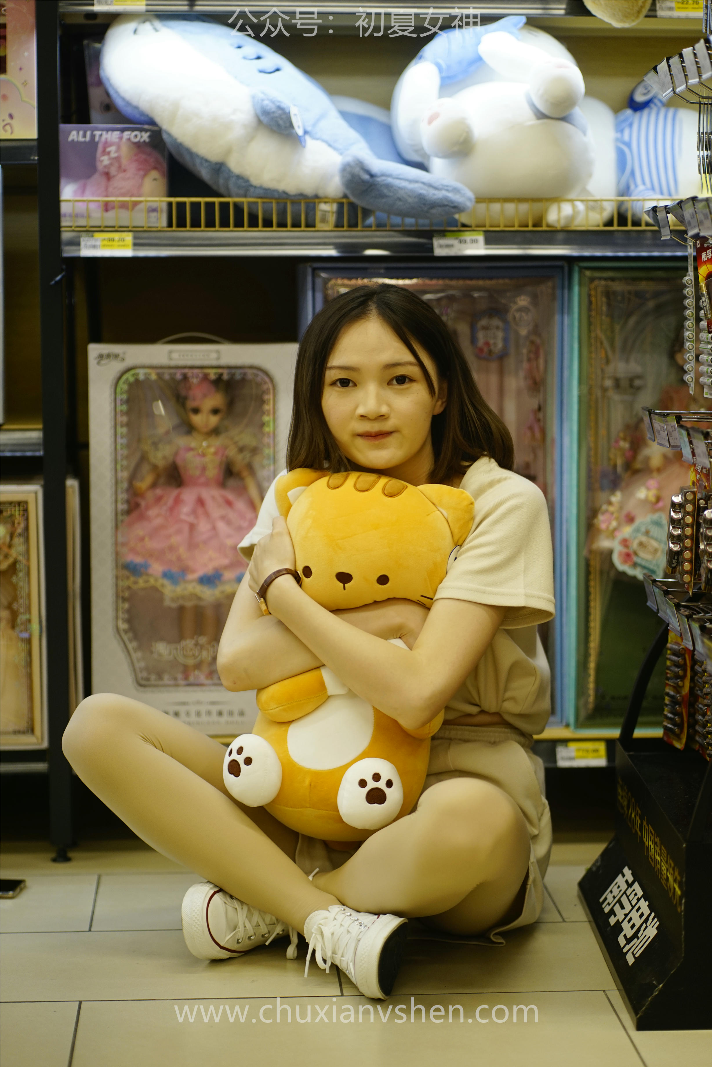 初夏女神 NO.075 大发 时尚短裤套装[130P+1V／6.82GB]_第4集