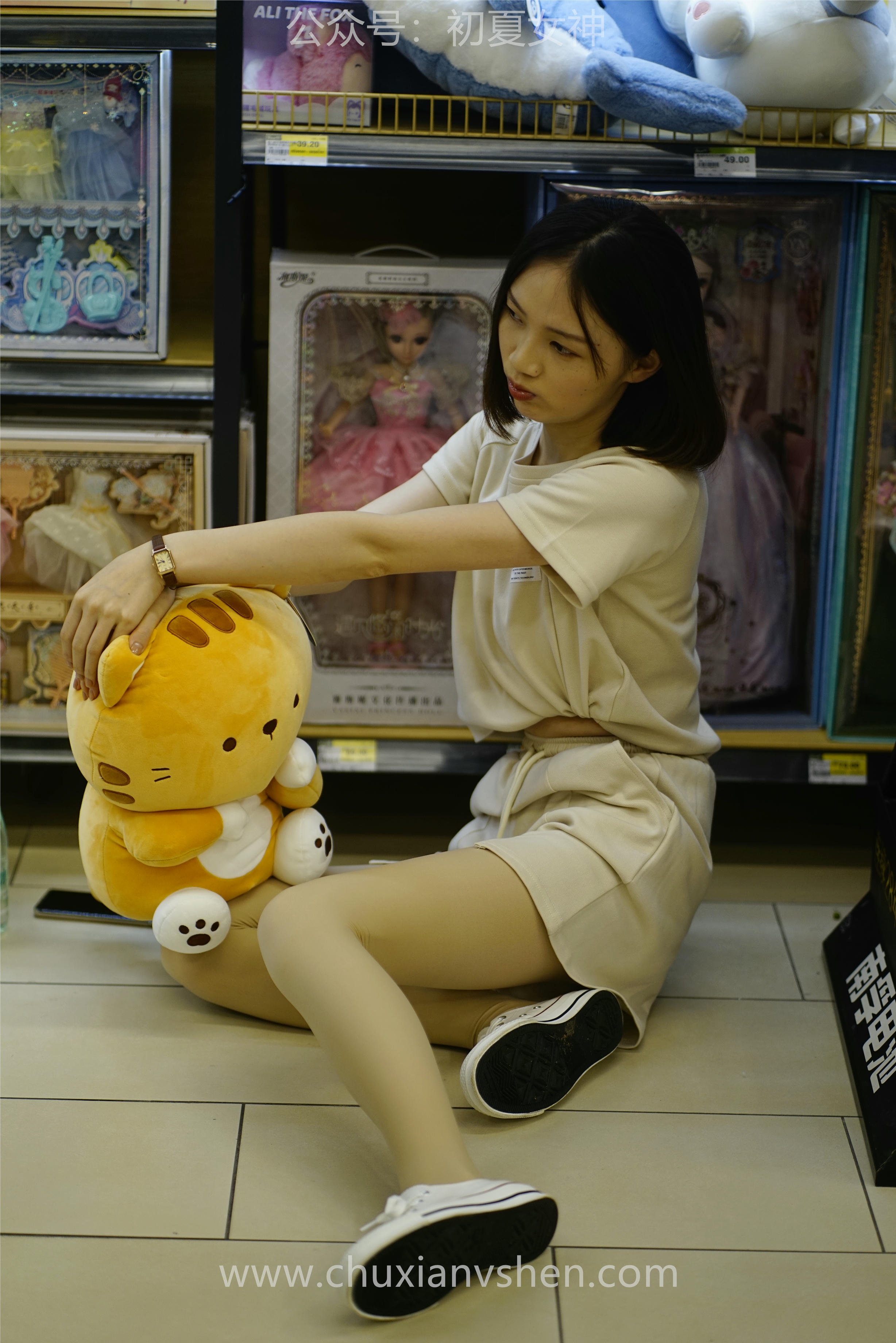 初夏女神 NO.075 大发 时尚短裤套装[130P+1V／6.82GB]_第5集