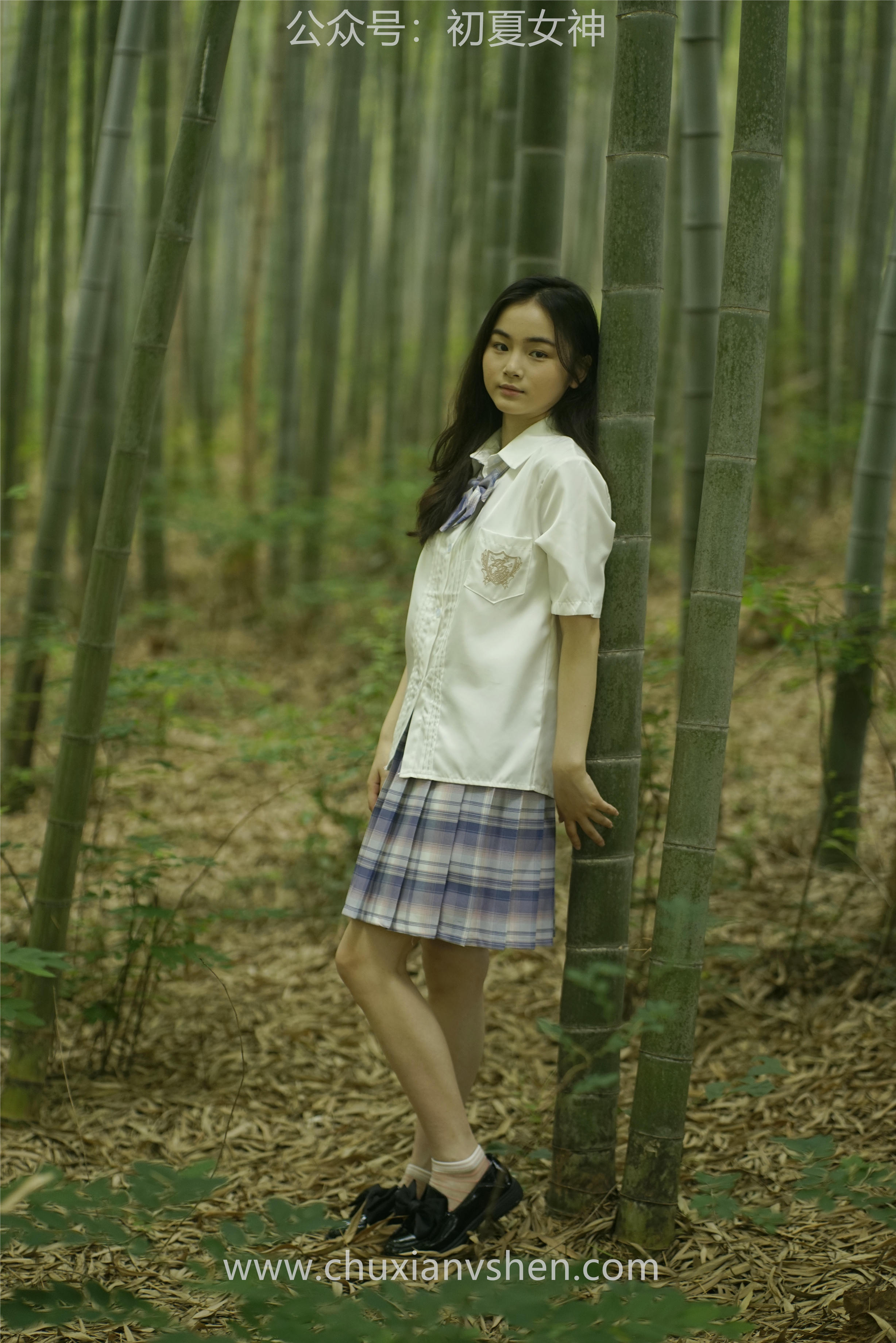 初夏女神 NO.076 十一 周末丛林 JK套搭配的袜子遭嫌弃[153P+1V／6.08GB]_第1集