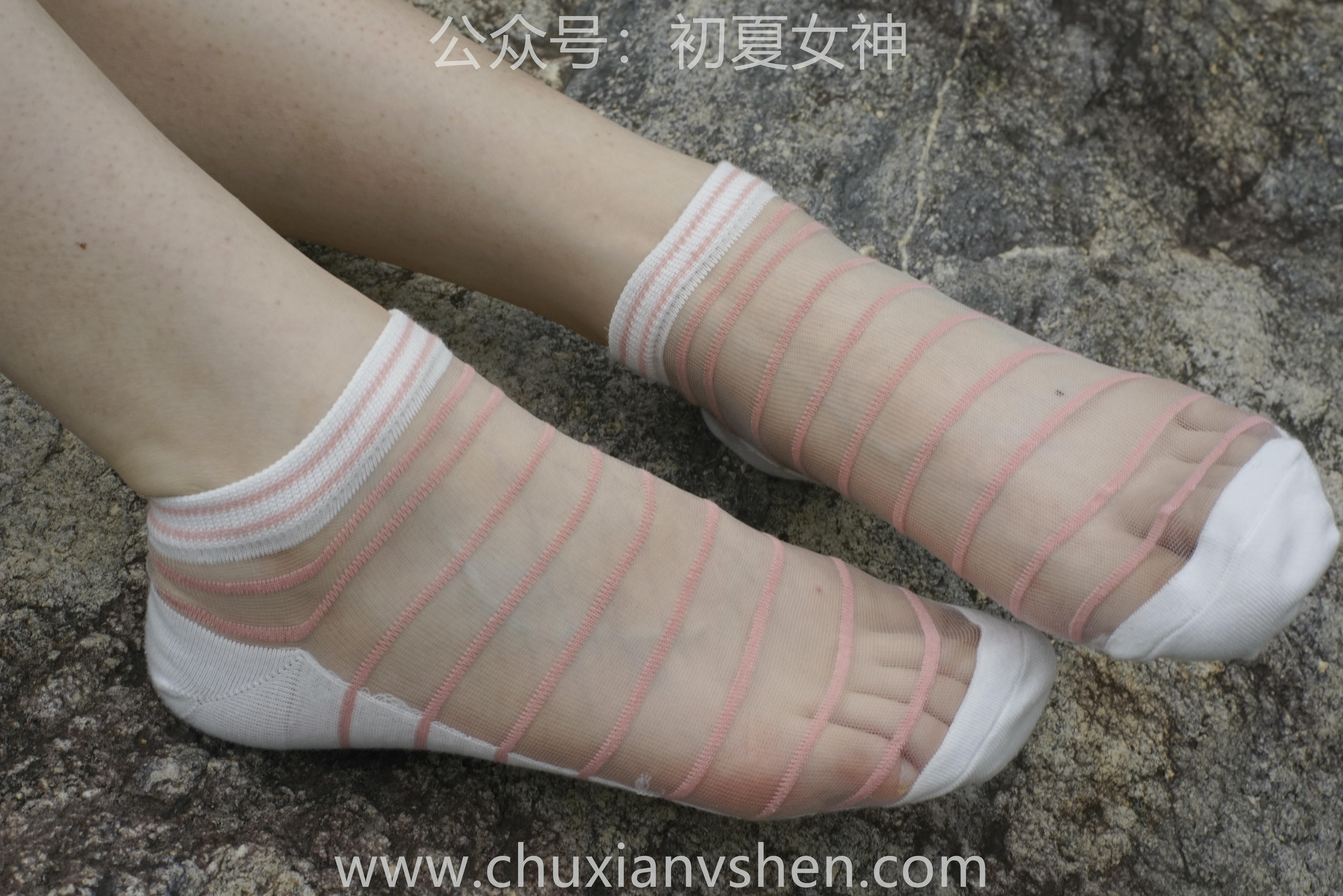 初夏女神 NO.076 十一 周末丛林 JK套搭配的袜子遭嫌弃[153P+1V／6.08GB]_第6集