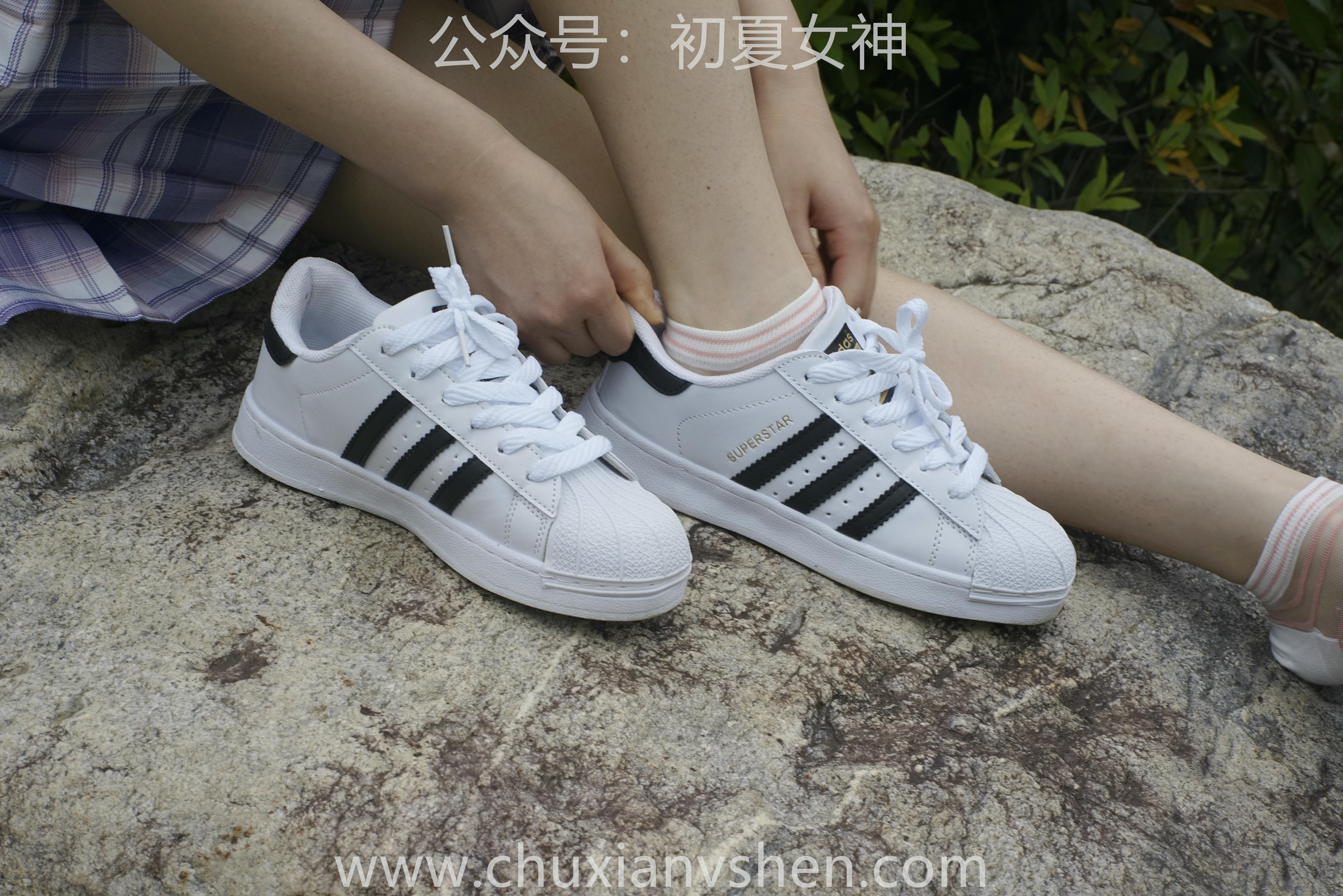 初夏女神 NO.076 十一 周末丛林 JK套搭配的袜子遭嫌弃[153P+1V／6.08GB]_第6集