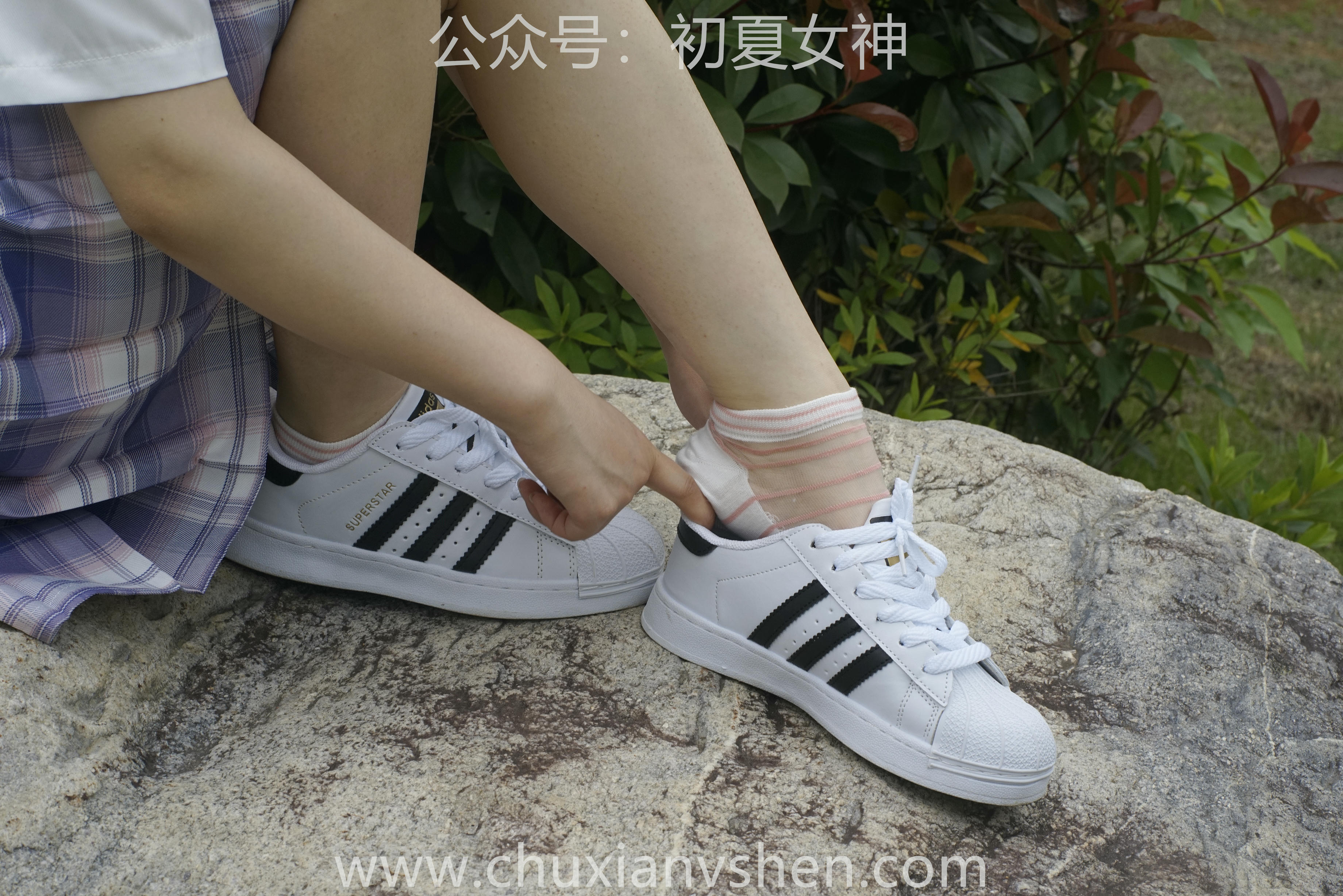 初夏女神 NO.076 十一 周末丛林 JK套搭配的袜子遭嫌弃[153P+1V／6.08GB]_第6集