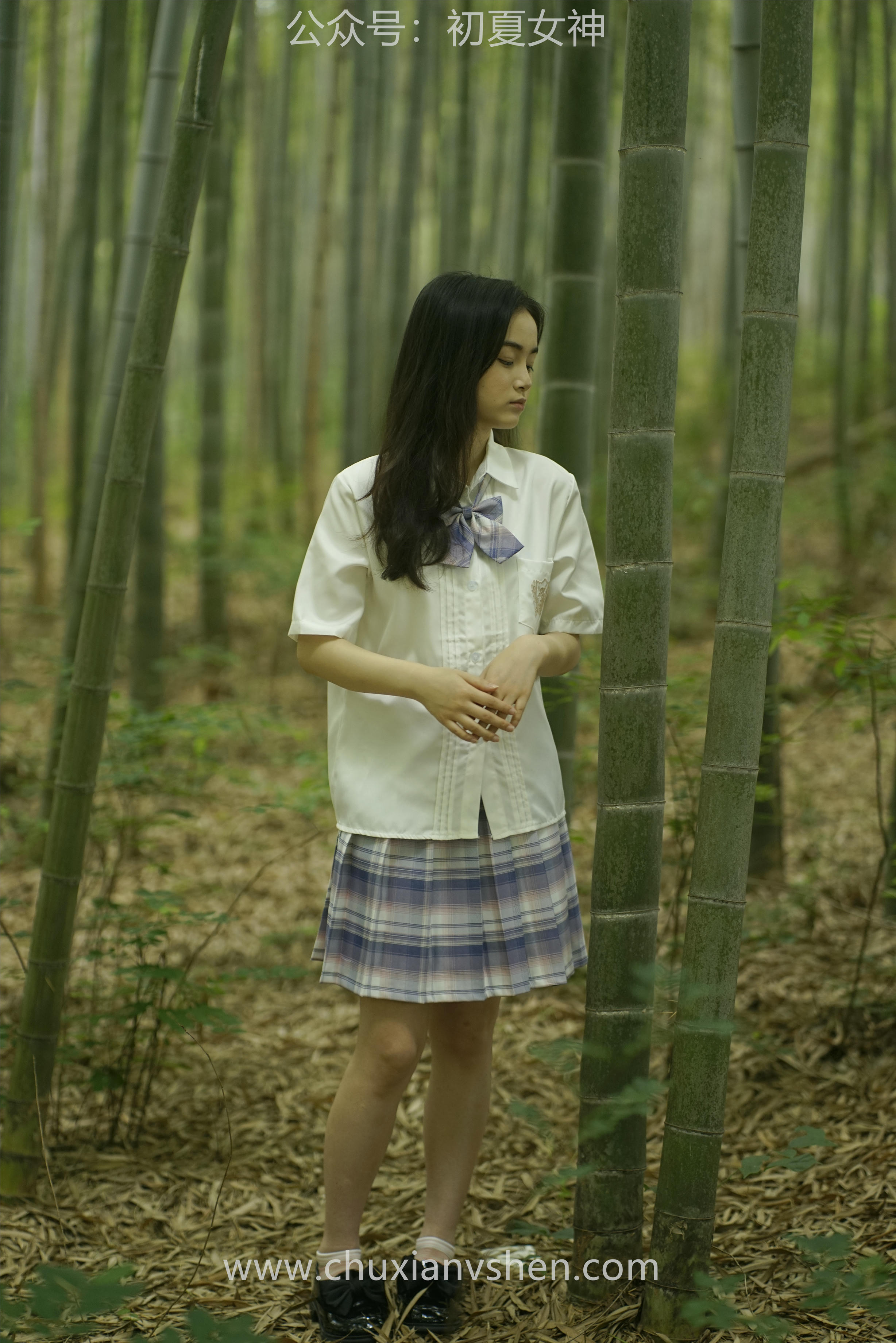 初夏女神 NO.076 十一 周末丛林 JK套搭配的袜子遭嫌弃[153P+1V／6.08GB]_第1集