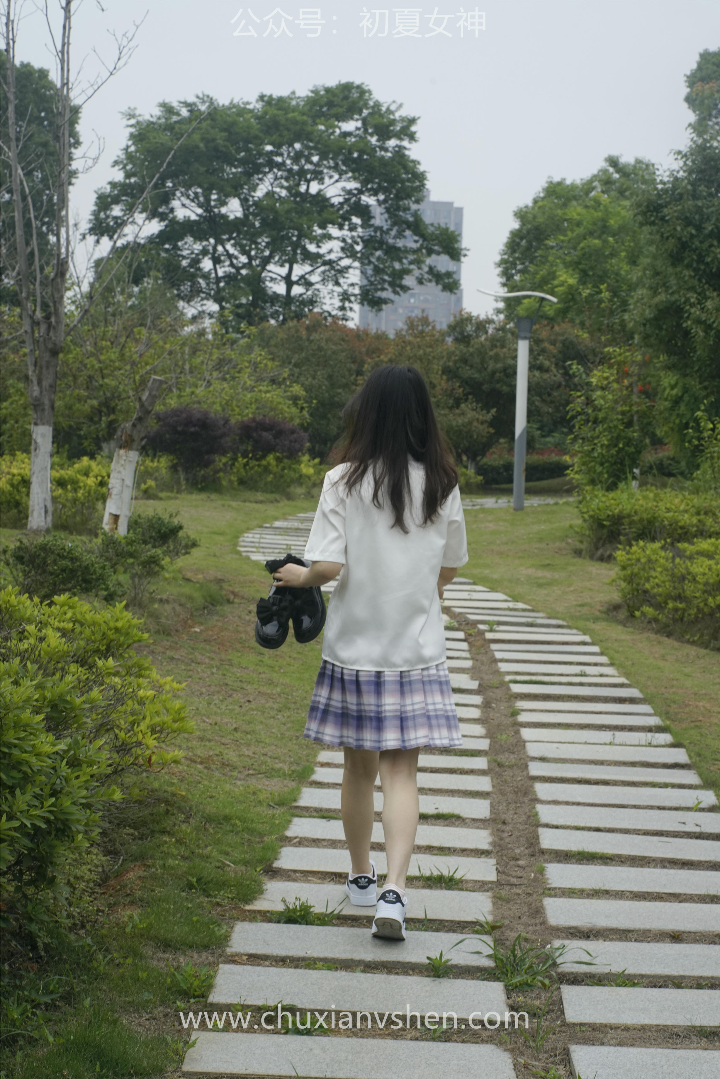 初夏女神 NO.076 十一 周末丛林 JK套搭配的袜子遭嫌弃[153P+1V／6.08GB]_第6集