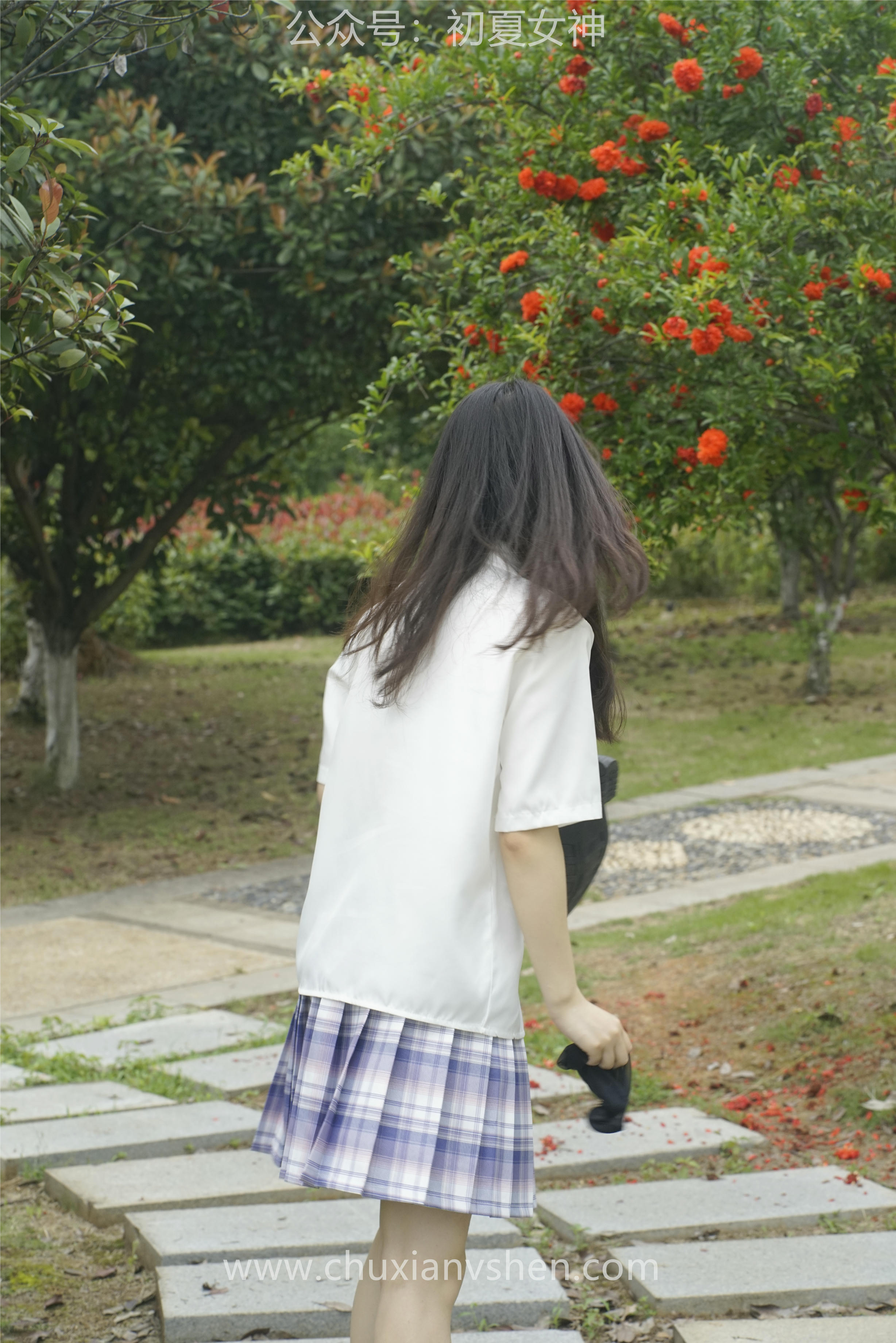 初夏女神 NO.076 十一 周末丛林 JK套搭配的袜子遭嫌弃[153P+1V／6.08GB]_第6集