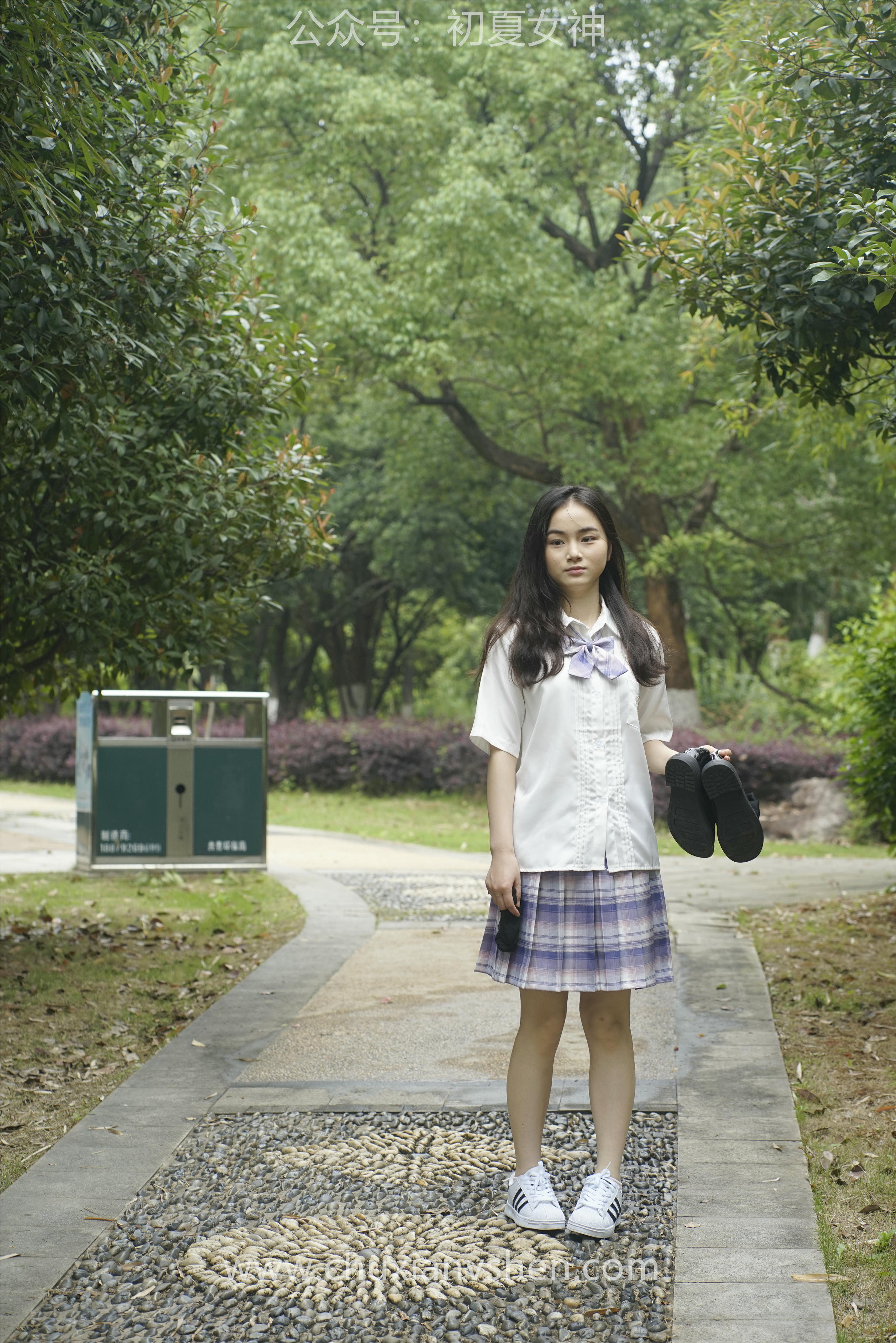 初夏女神 NO.076 十一 周末丛林 JK套搭配的袜子遭嫌弃[153P+1V／6.08GB]_第6集