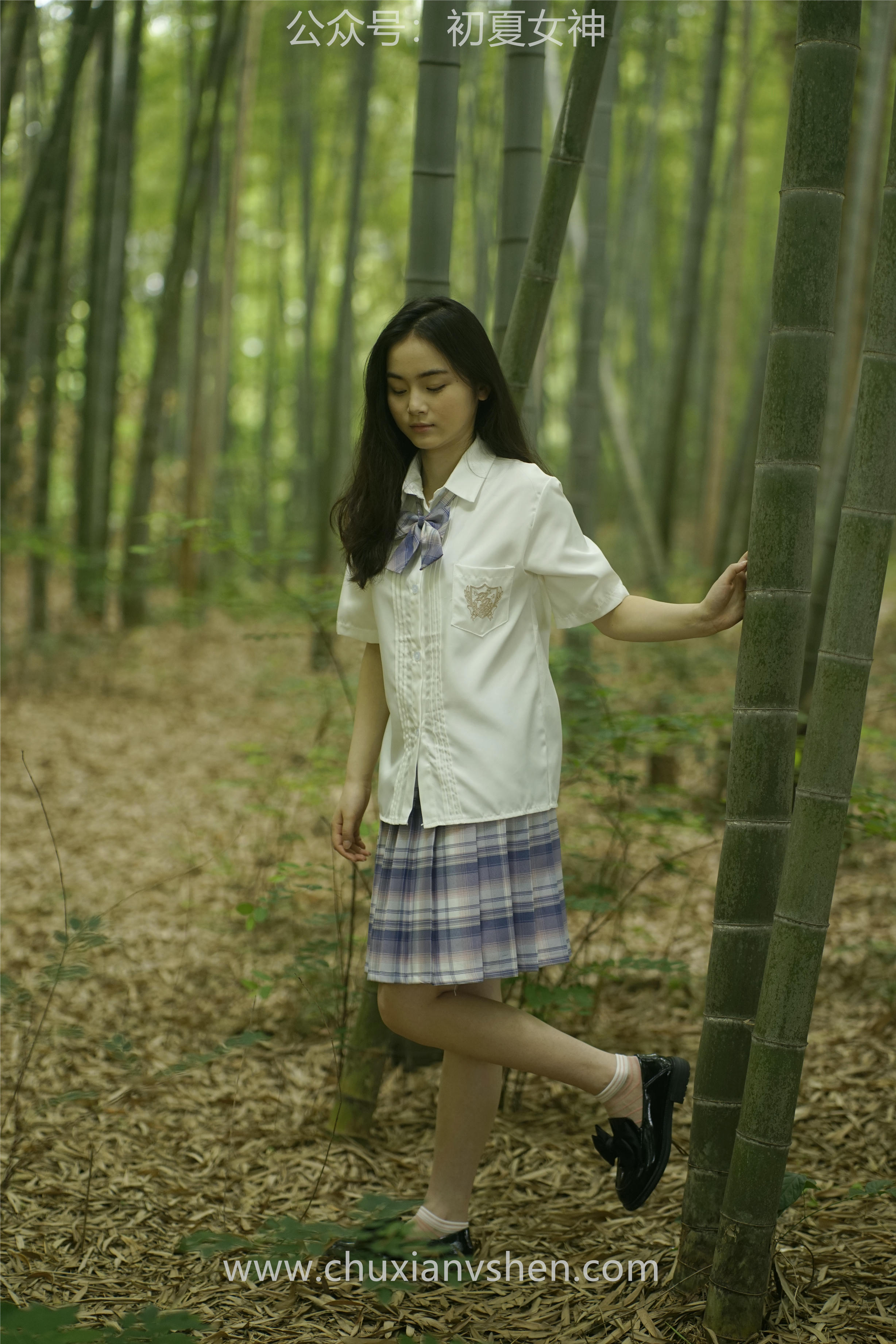 初夏女神 NO.076 十一 周末丛林 JK套搭配的袜子遭嫌弃[153P+1V／6.08GB]_第1集