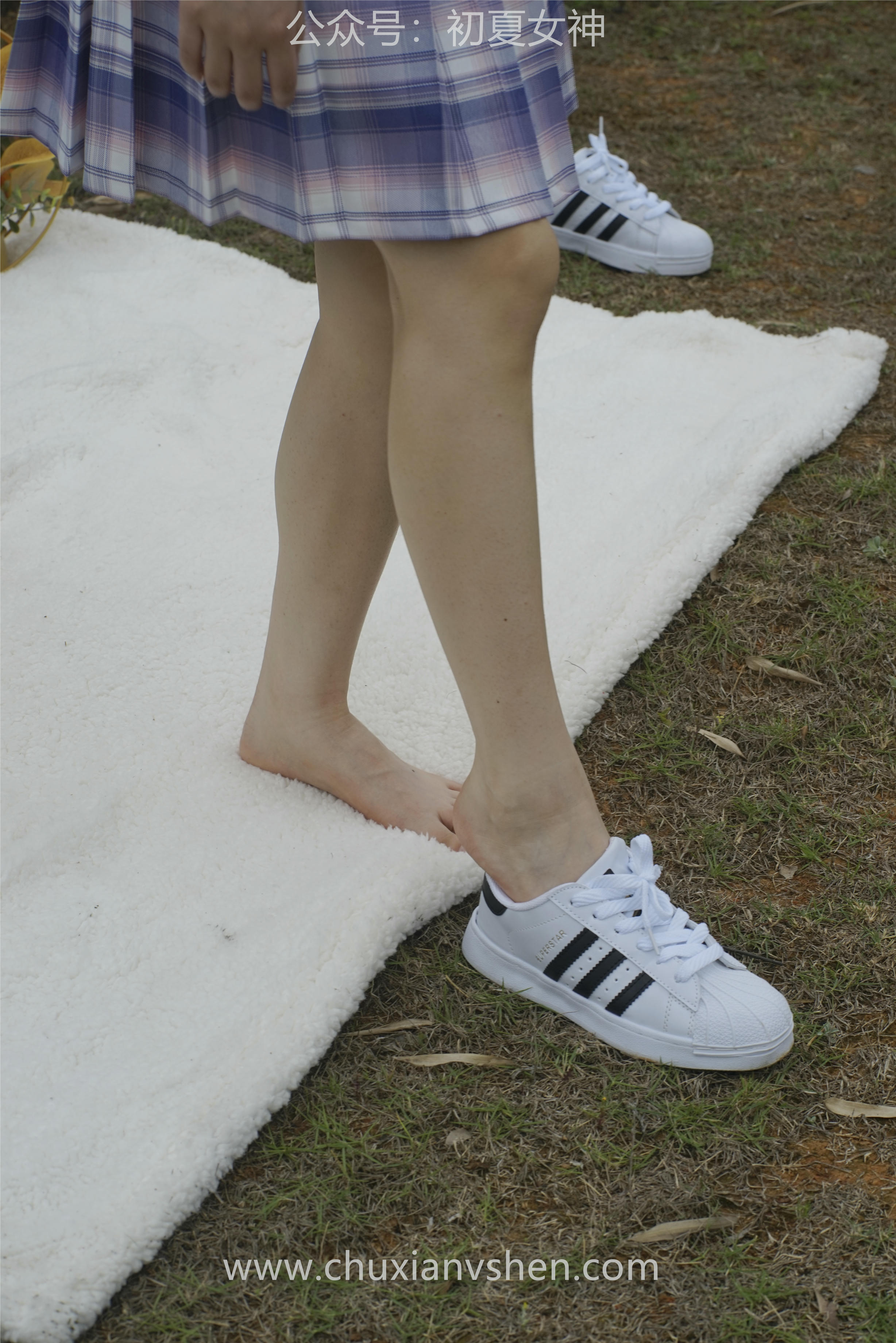 初夏女神 NO.076 十一 周末丛林 JK套搭配的袜子遭嫌弃[153P+1V／6.08GB]_第7集