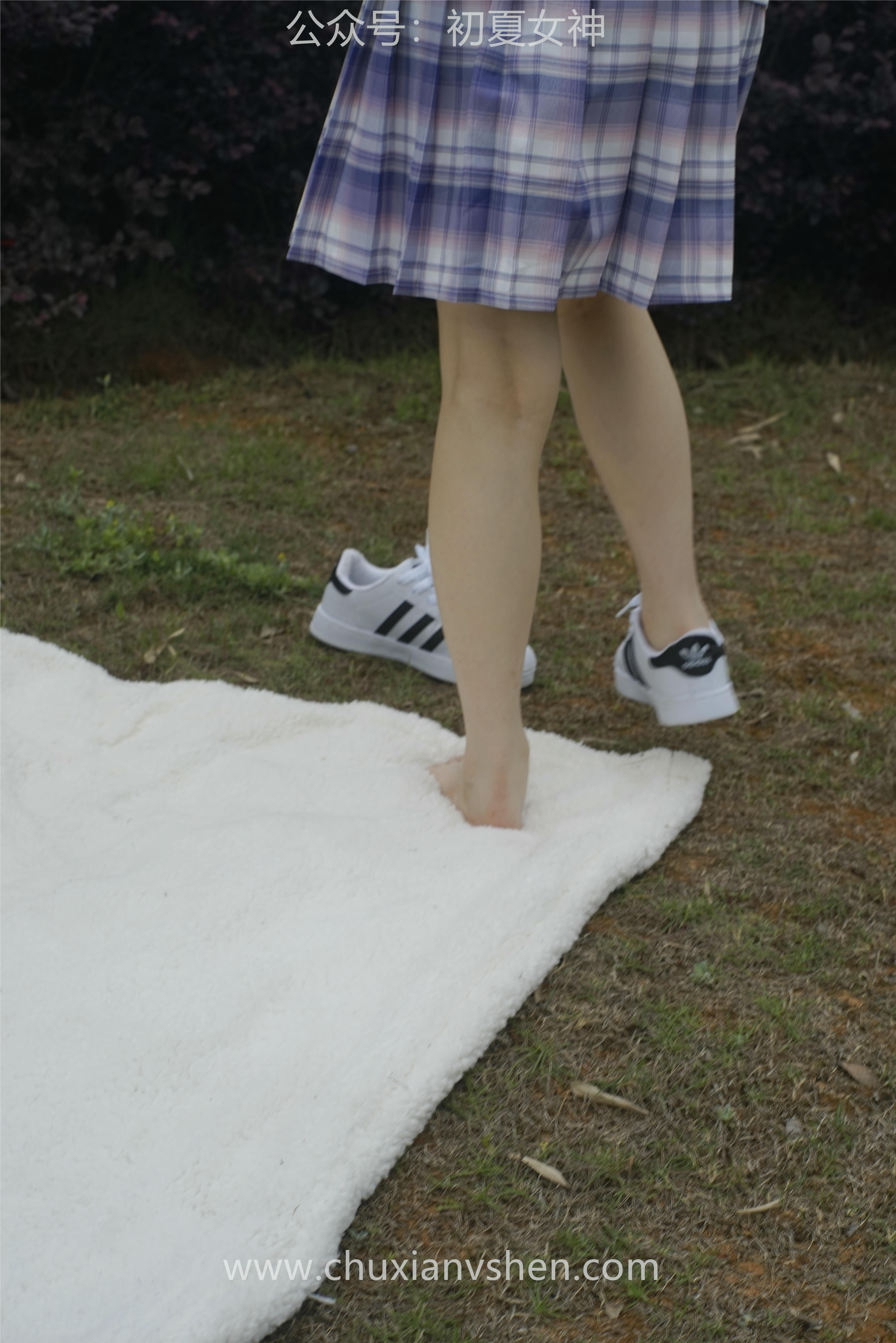 初夏女神 NO.076 十一 周末丛林 JK套搭配的袜子遭嫌弃[153P+1V／6.08GB]_第8集