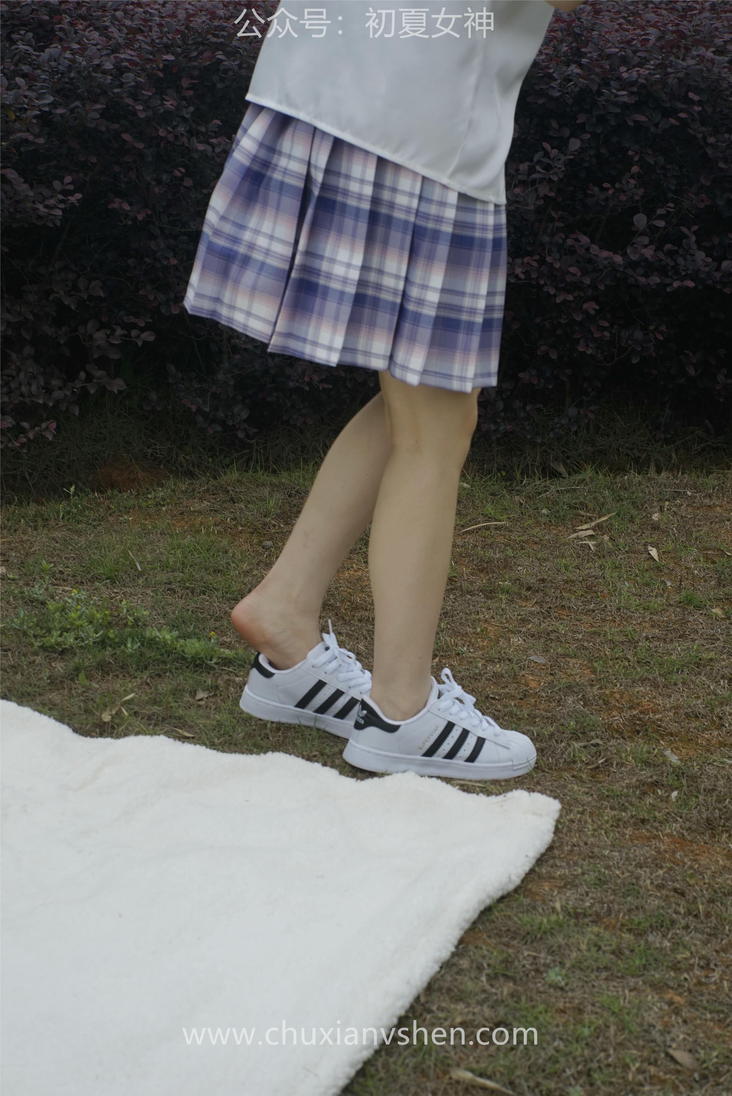 初夏女神 NO.076 十一 周末丛林 JK套搭配的袜子遭嫌弃[153P+1V／6.08GB]_第8集