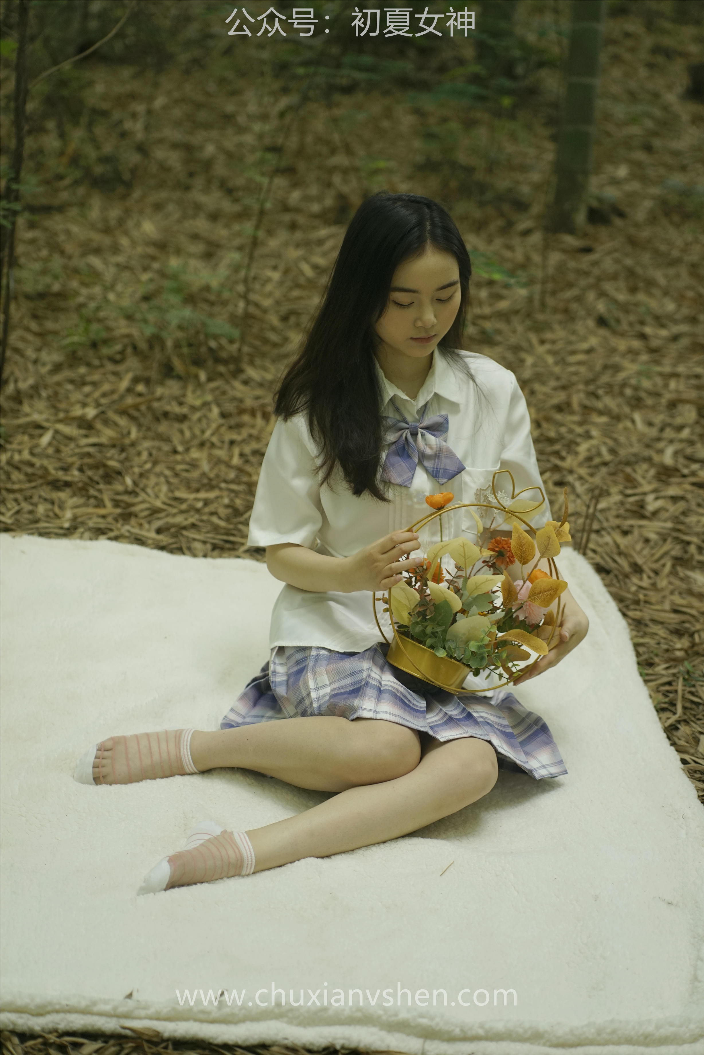 初夏女神 NO.076 十一 周末丛林 JK套搭配的袜子遭嫌弃[153P+1V／6.08GB]_第1集