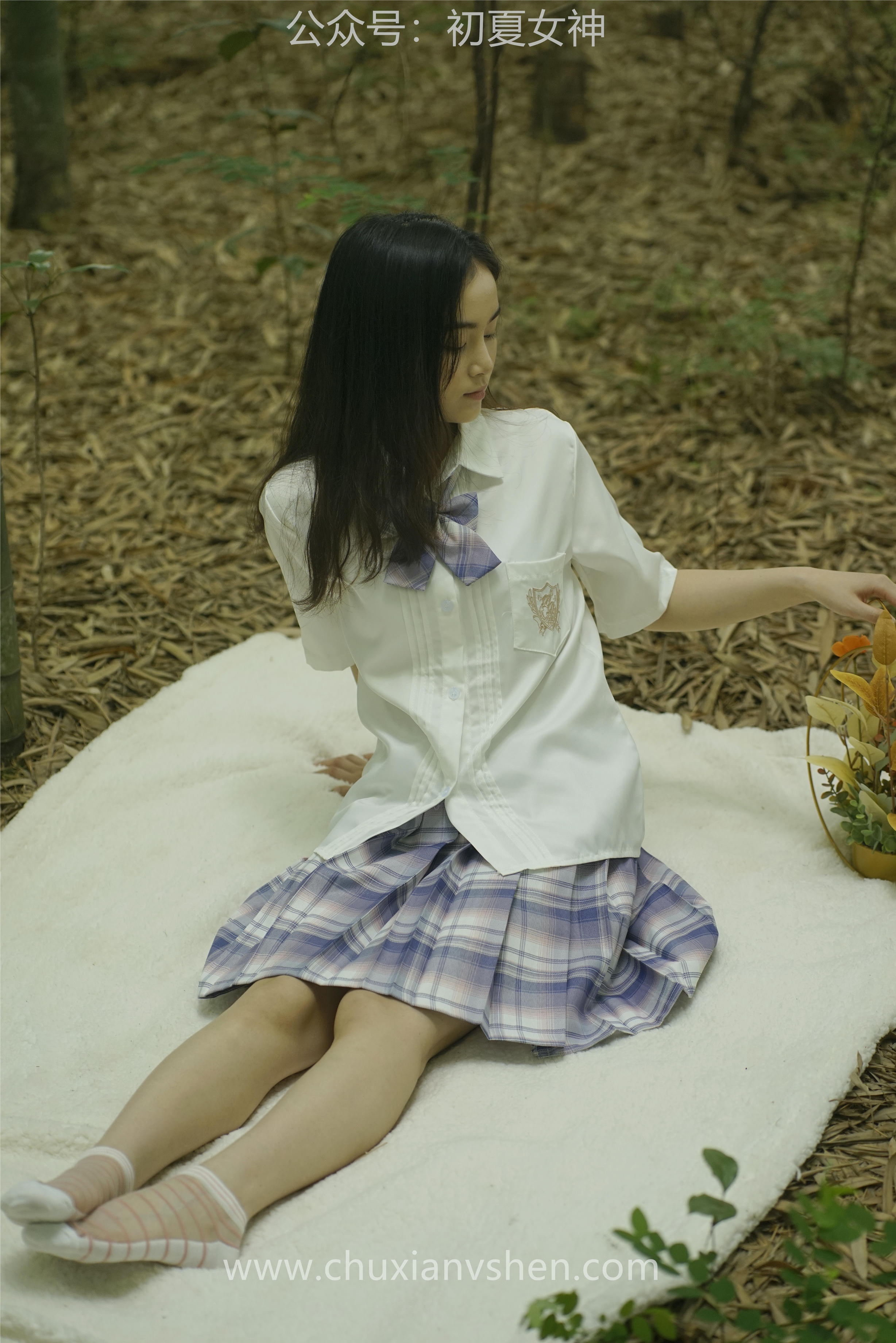 初夏女神 NO.076 十一 周末丛林 JK套搭配的袜子遭嫌弃[153P+1V／6.08GB]_第1集