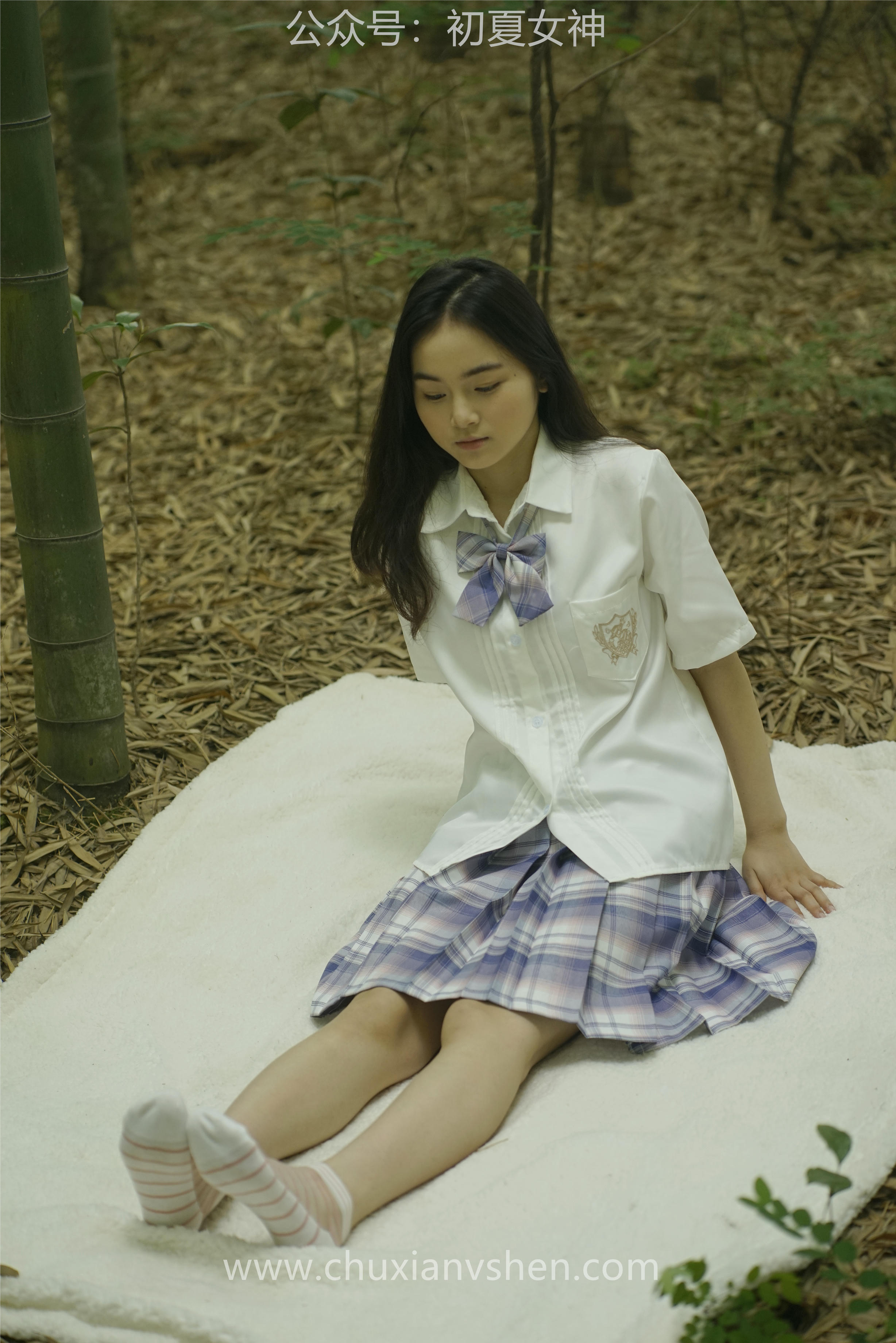 初夏女神 NO.076 十一 周末丛林 JK套搭配的袜子遭嫌弃[153P+1V／6.08GB]_第2集