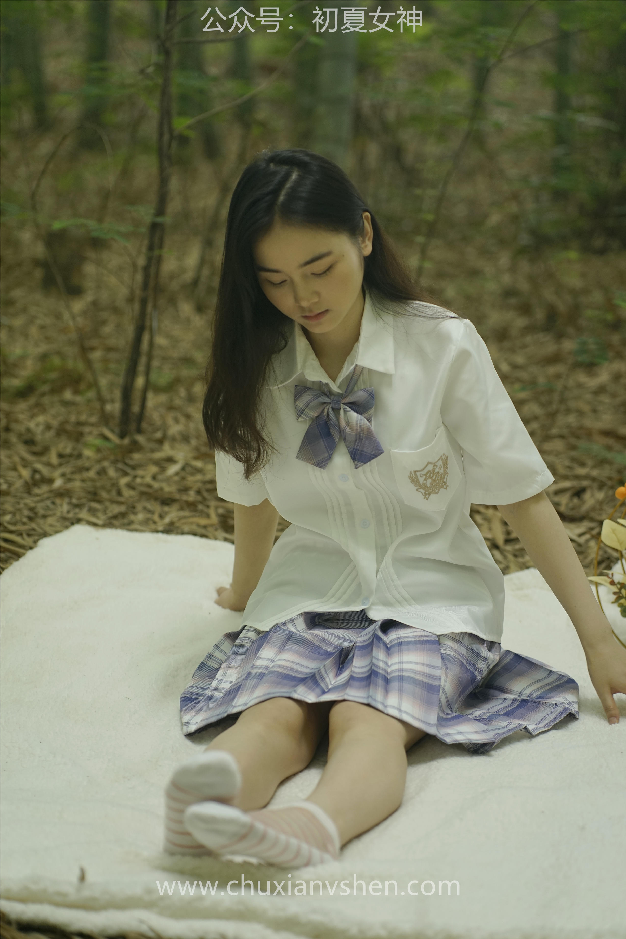 初夏女神 NO.076 十一 周末丛林 JK套搭配的袜子遭嫌弃[153P+1V／6.08GB]_第2集