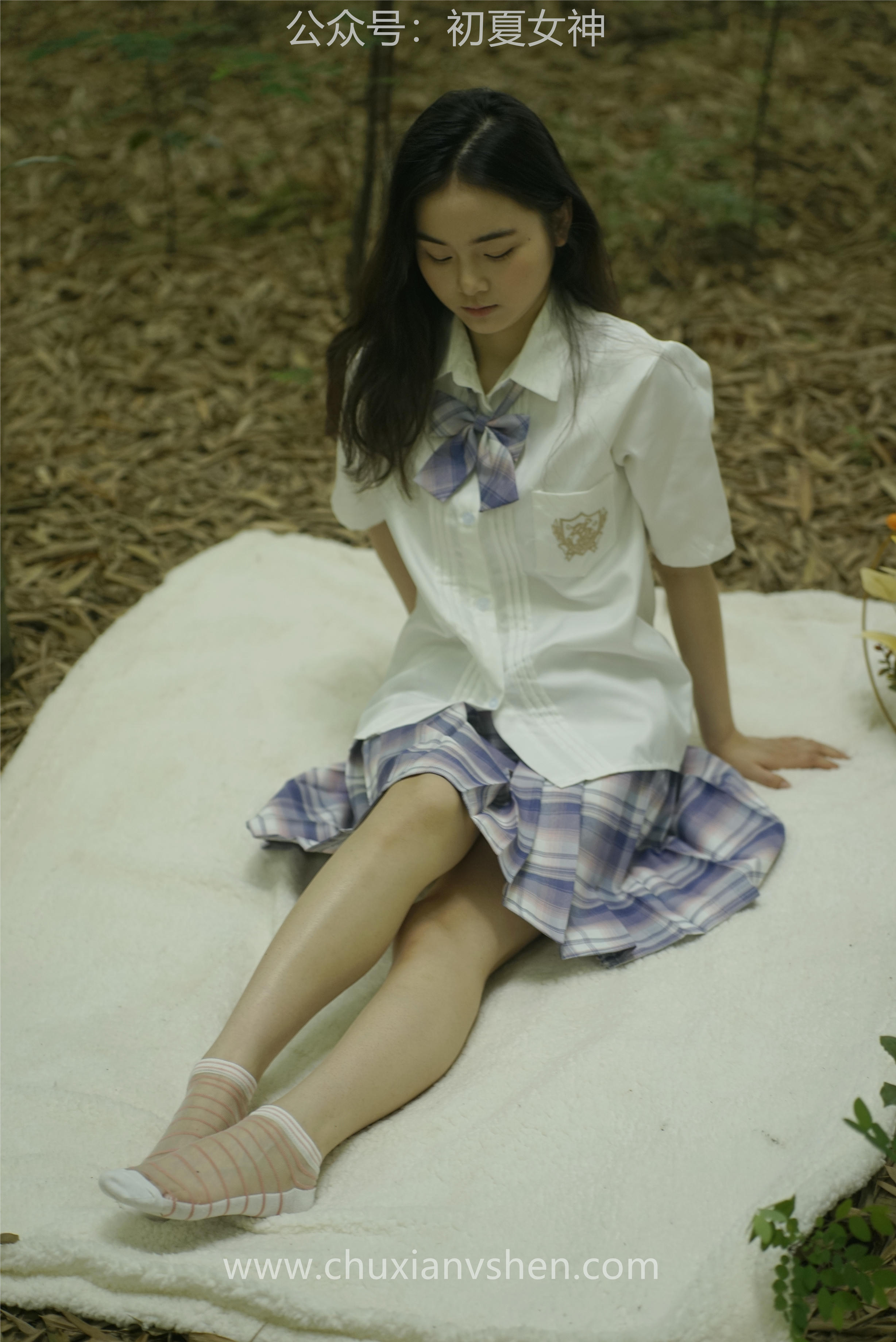 初夏女神 NO.076 十一 周末丛林 JK套搭配的袜子遭嫌弃[153P+1V／6.08GB]_第2集