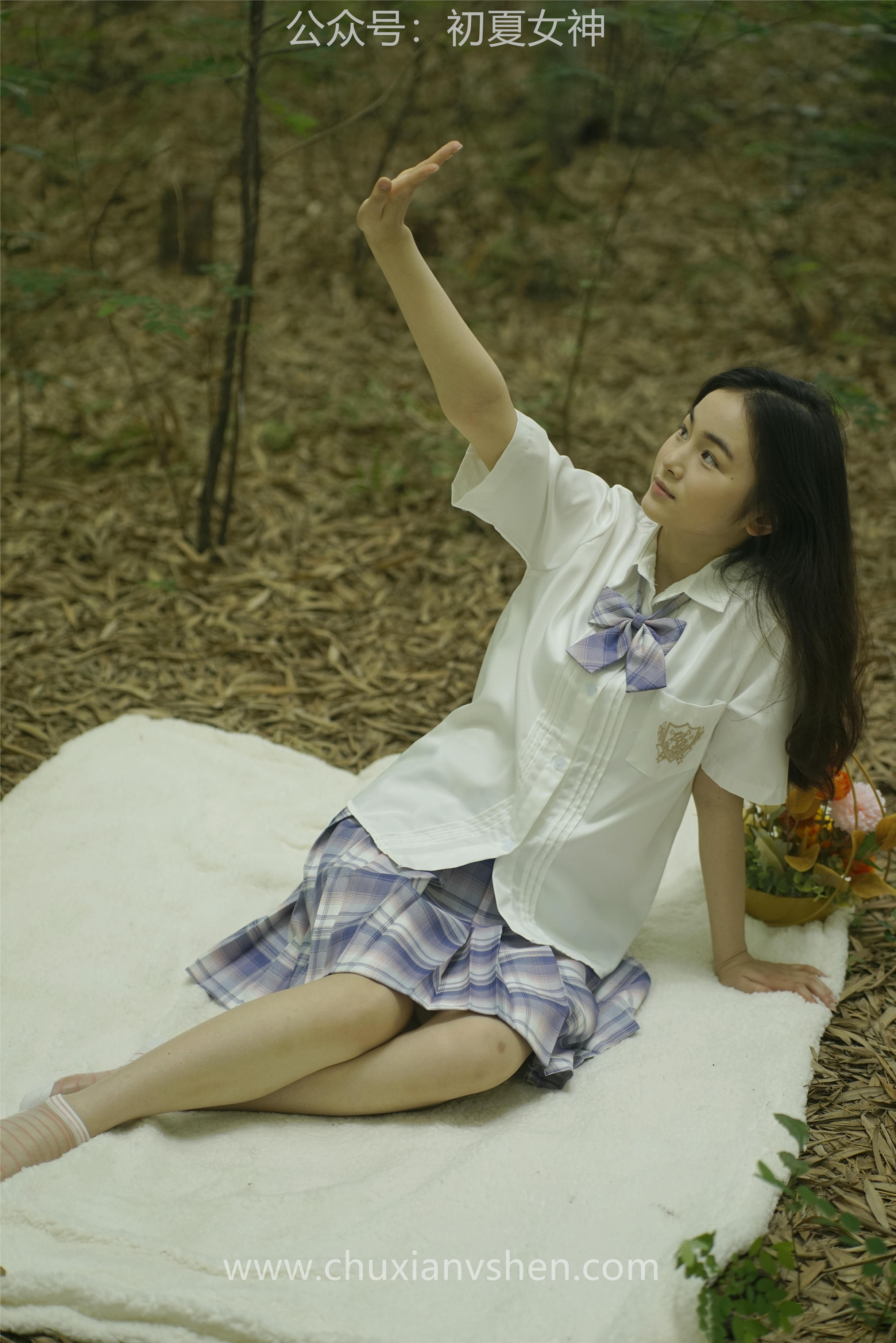 初夏女神 NO.076 十一 周末丛林 JK套搭配的袜子遭嫌弃[153P+1V／6.08GB]_第2集