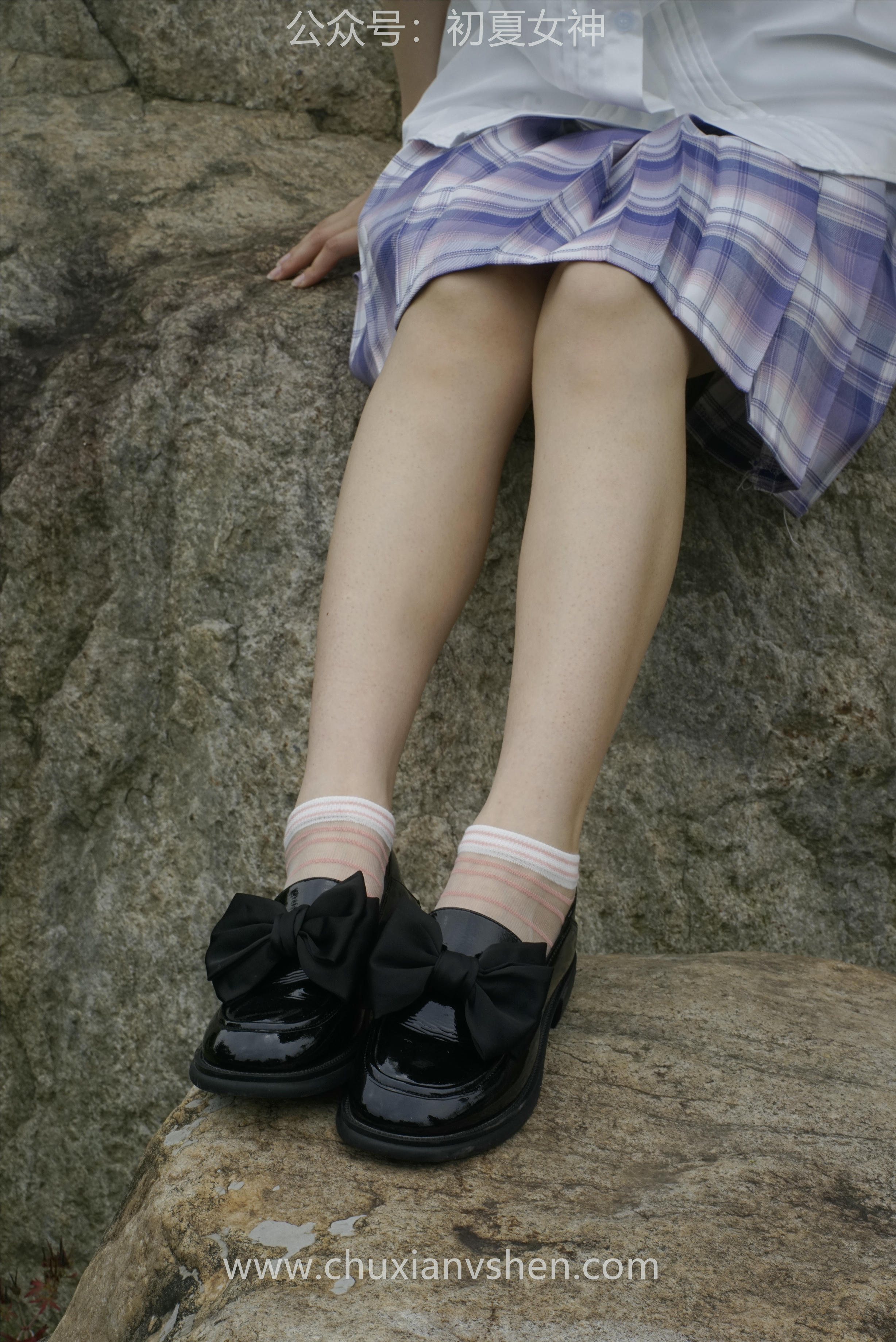 初夏女神 NO.076 十一 周末丛林 JK套搭配的袜子遭嫌弃[153P+1V／6.08GB]_第1集