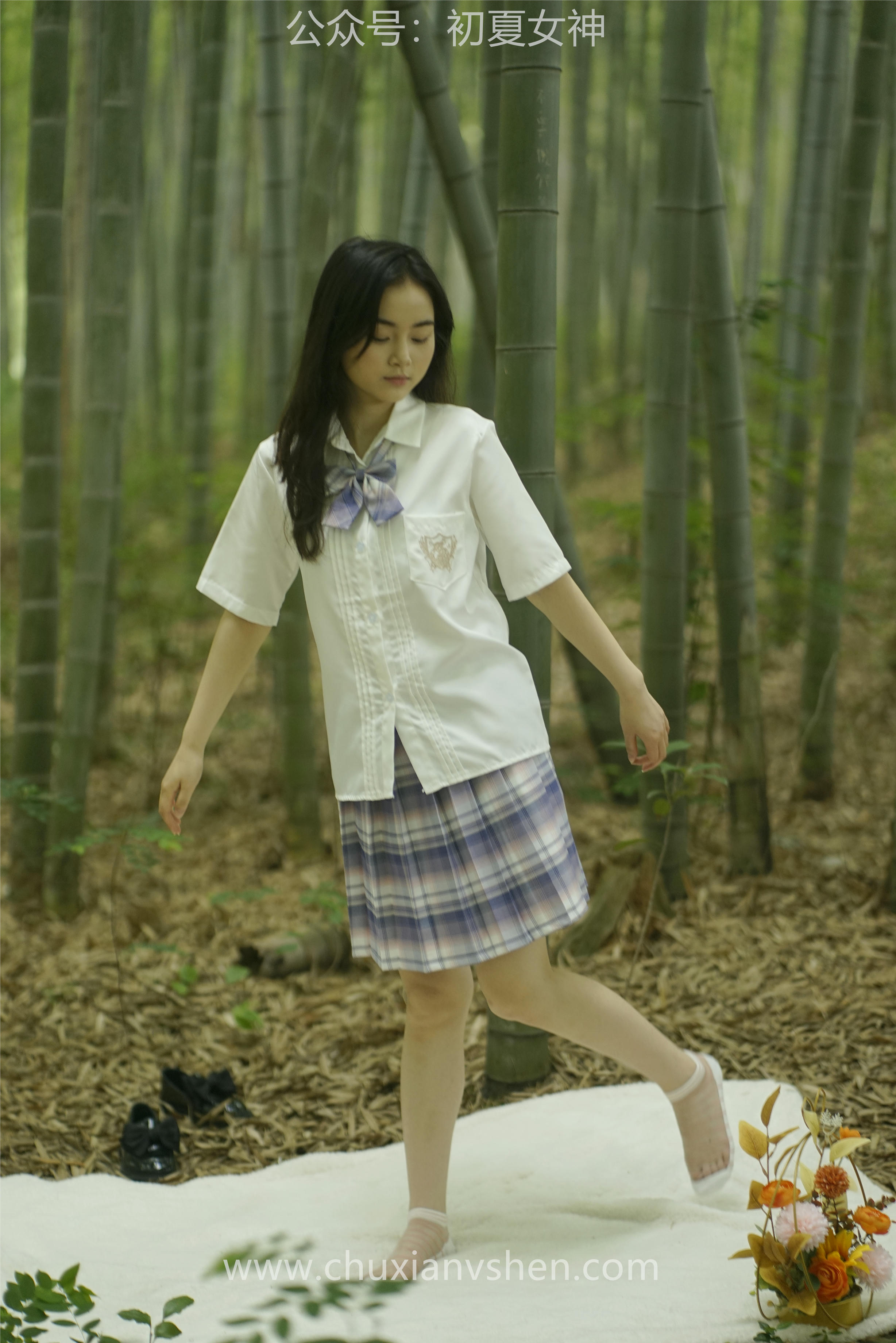 初夏女神 NO.076 十一 周末丛林 JK套搭配的袜子遭嫌弃[153P+1V／6.08GB]_第3集