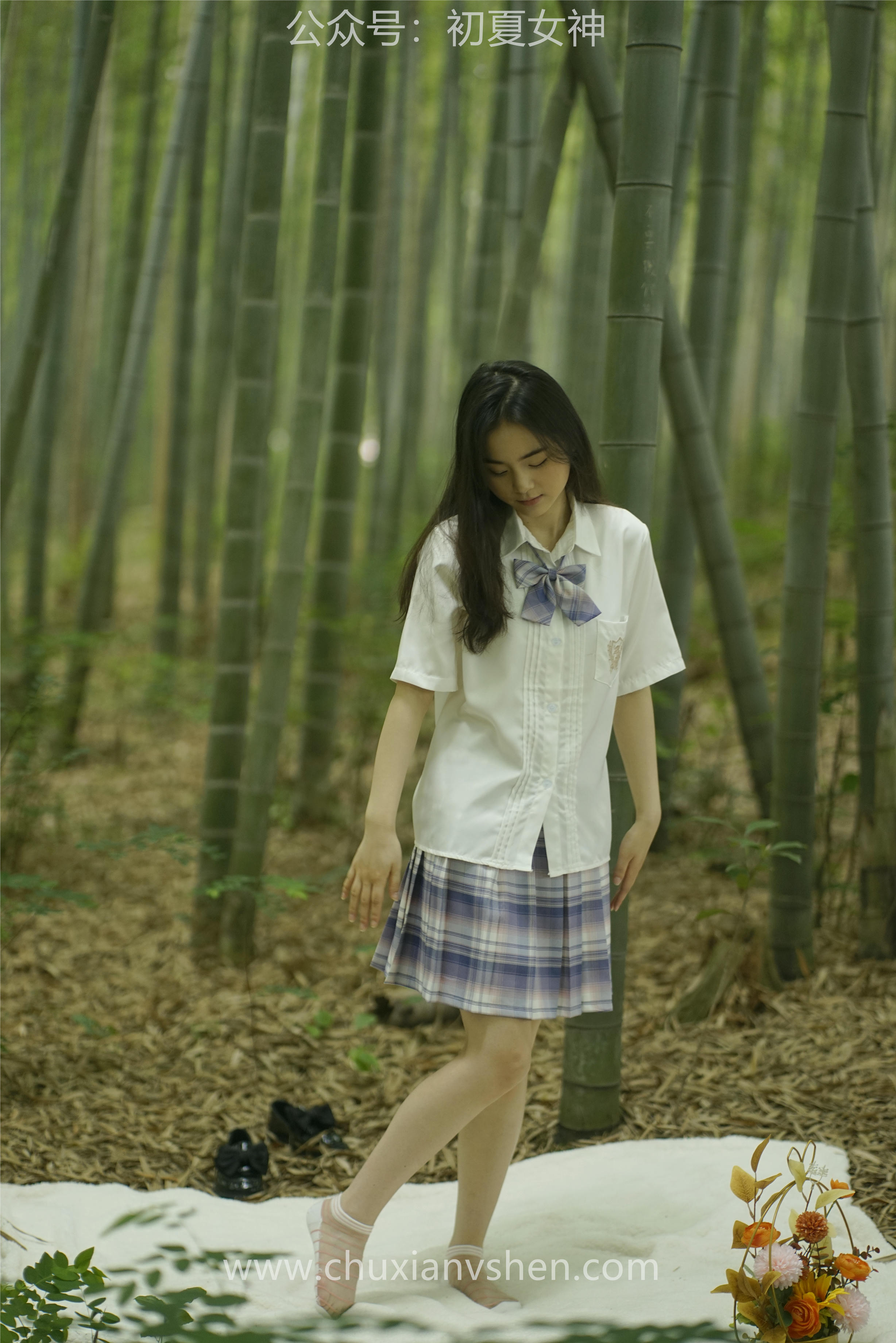 初夏女神 NO.076 十一 周末丛林 JK套搭配的袜子遭嫌弃[153P+1V／6.08GB]_第3集