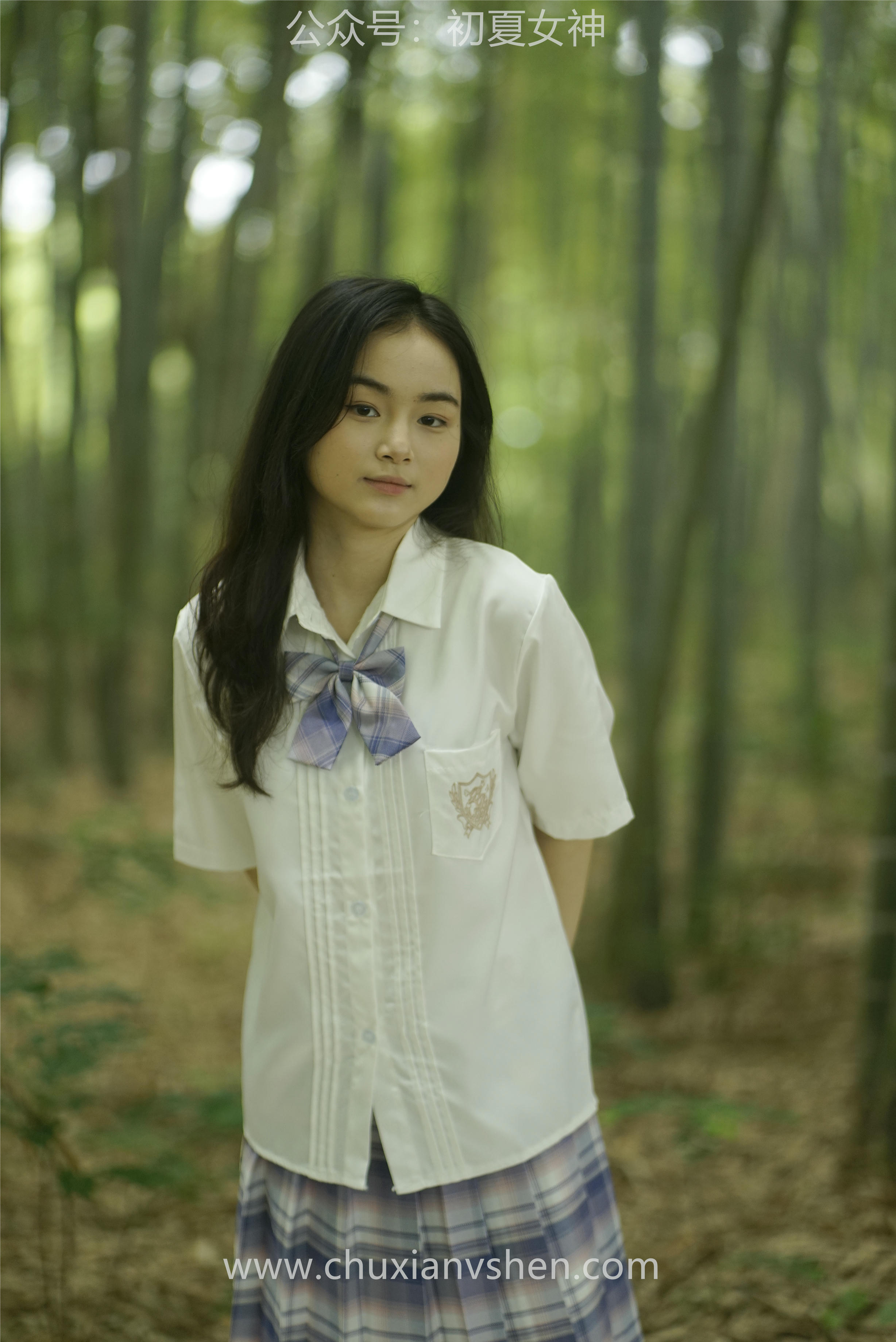 初夏女神 NO.076 十一 周末丛林 JK套搭配的袜子遭嫌弃[153P+1V／6.08GB]_第3集