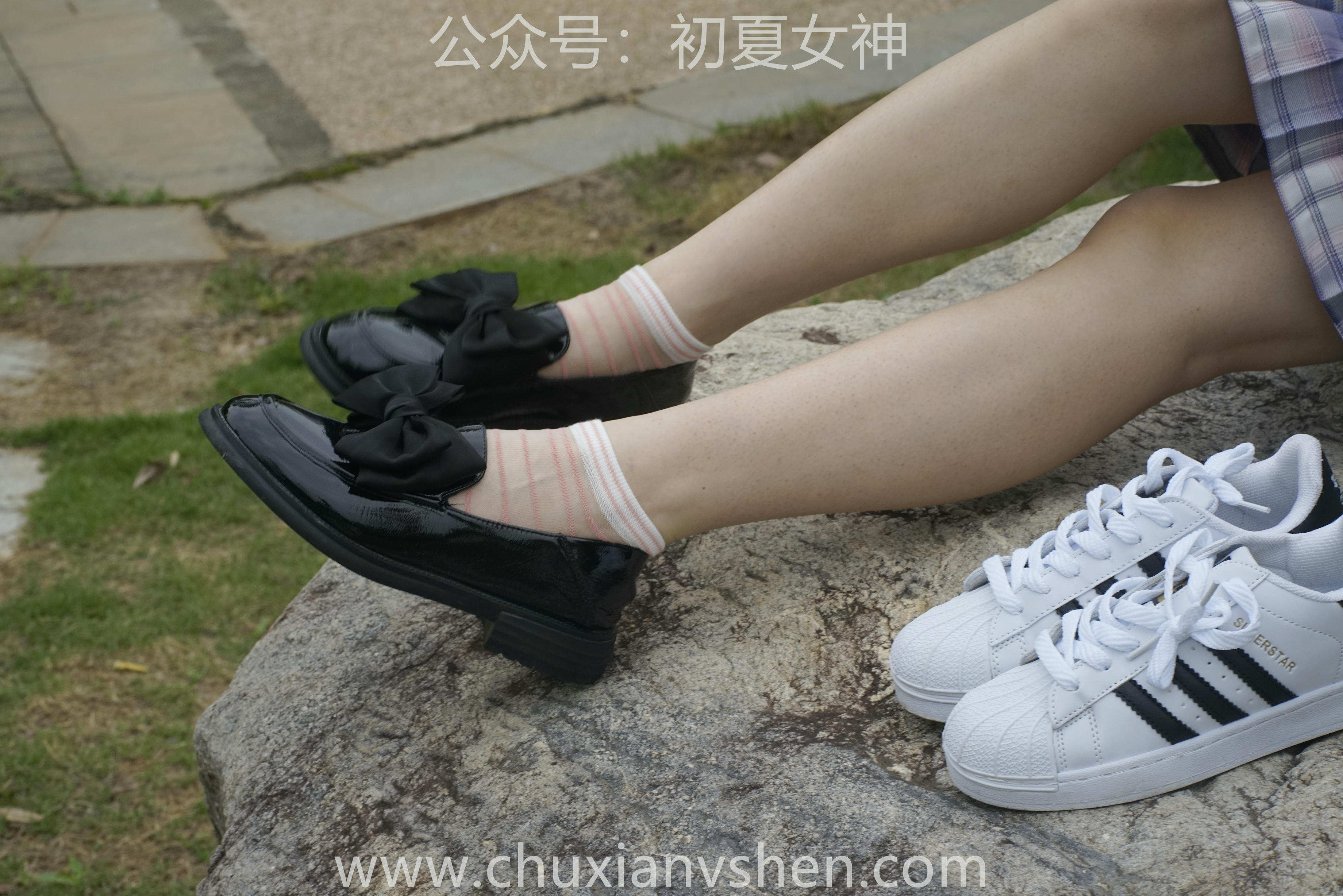 初夏女神 NO.076 十一 周末丛林 JK套搭配的袜子遭嫌弃[153P+1V／6.08GB]_第3集