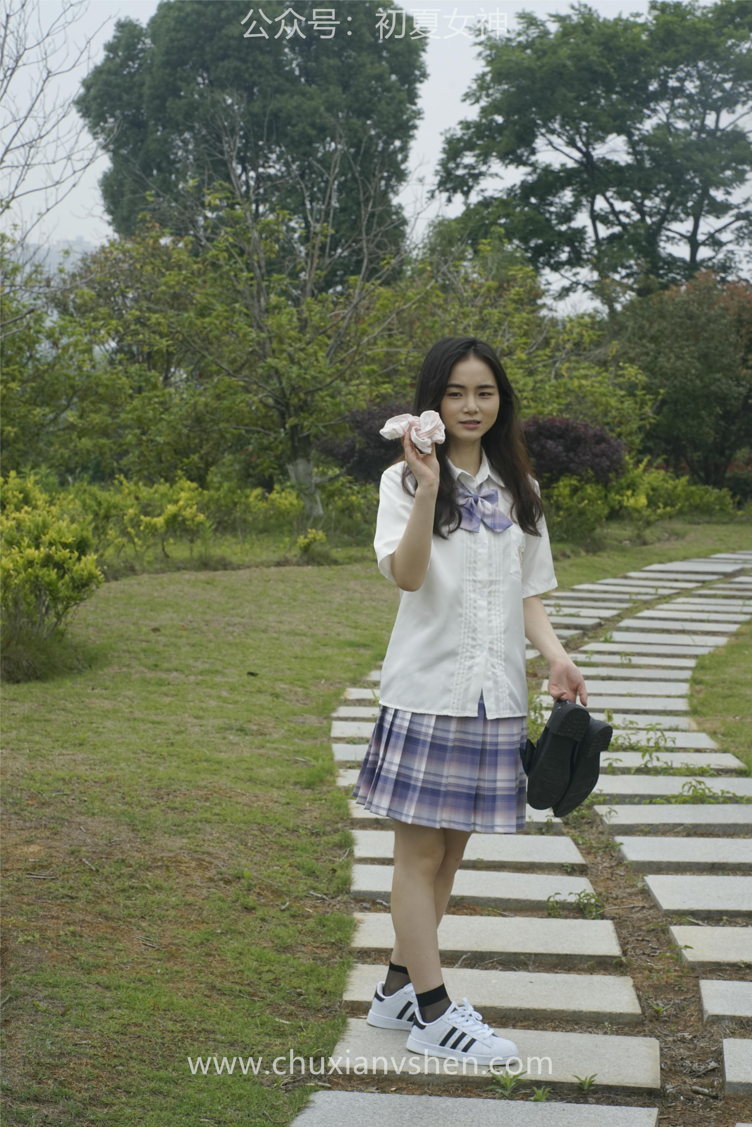 初夏女神 NO.076 十一 周末丛林 JK套搭配的袜子遭嫌弃[153P+1V／6.08GB]_第4集