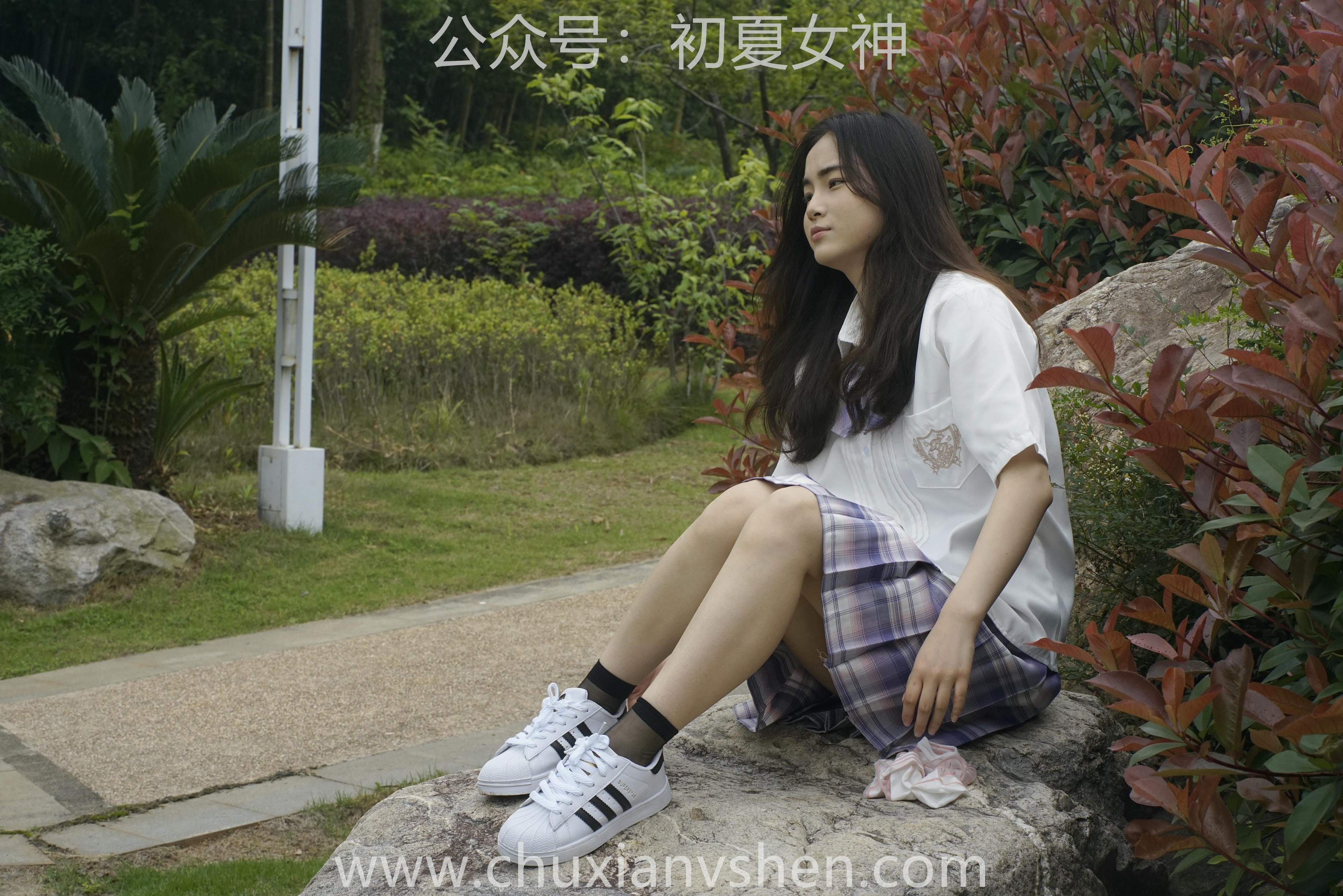 初夏女神 NO.076 十一 周末丛林 JK套搭配的袜子遭嫌弃[153P+1V／6.08GB]_第5集