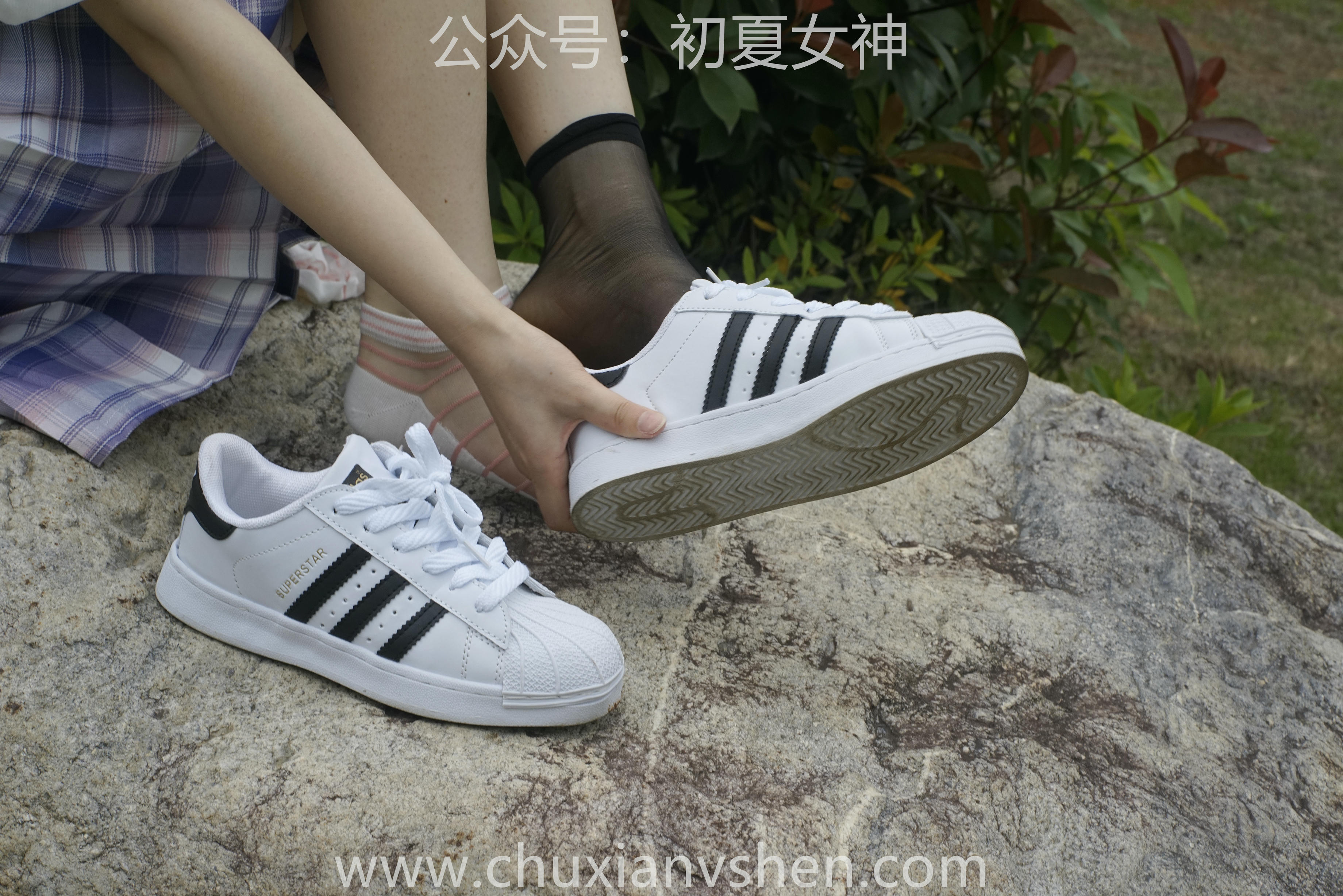 初夏女神 NO.076 十一 周末丛林 JK套搭配的袜子遭嫌弃[153P+1V／6.08GB]_第5集