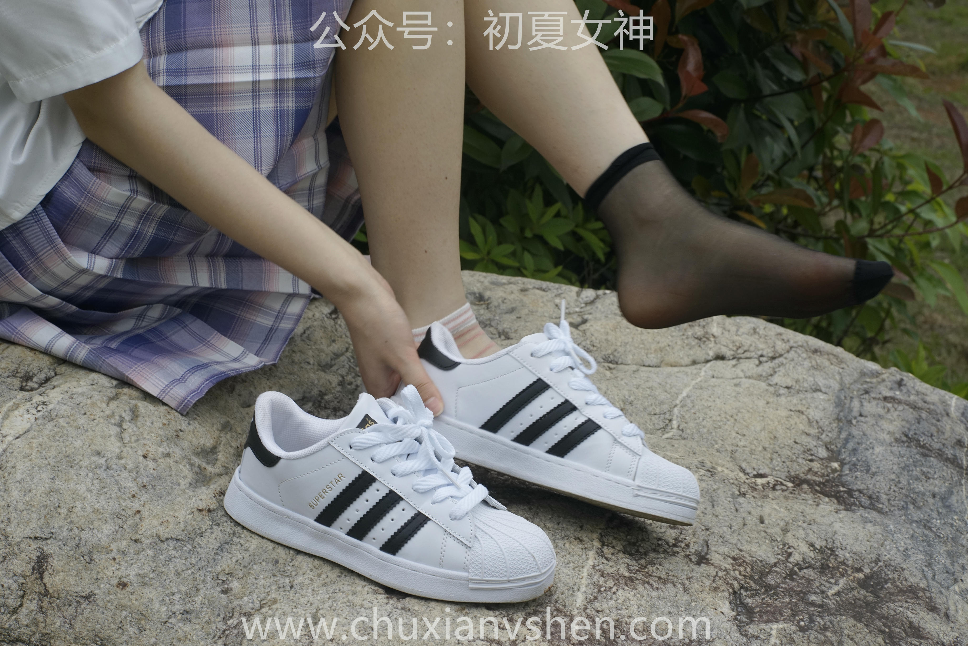 初夏女神 NO.076 十一 周末丛林 JK套搭配的袜子遭嫌弃[153P+1V／6.08GB]_第5集