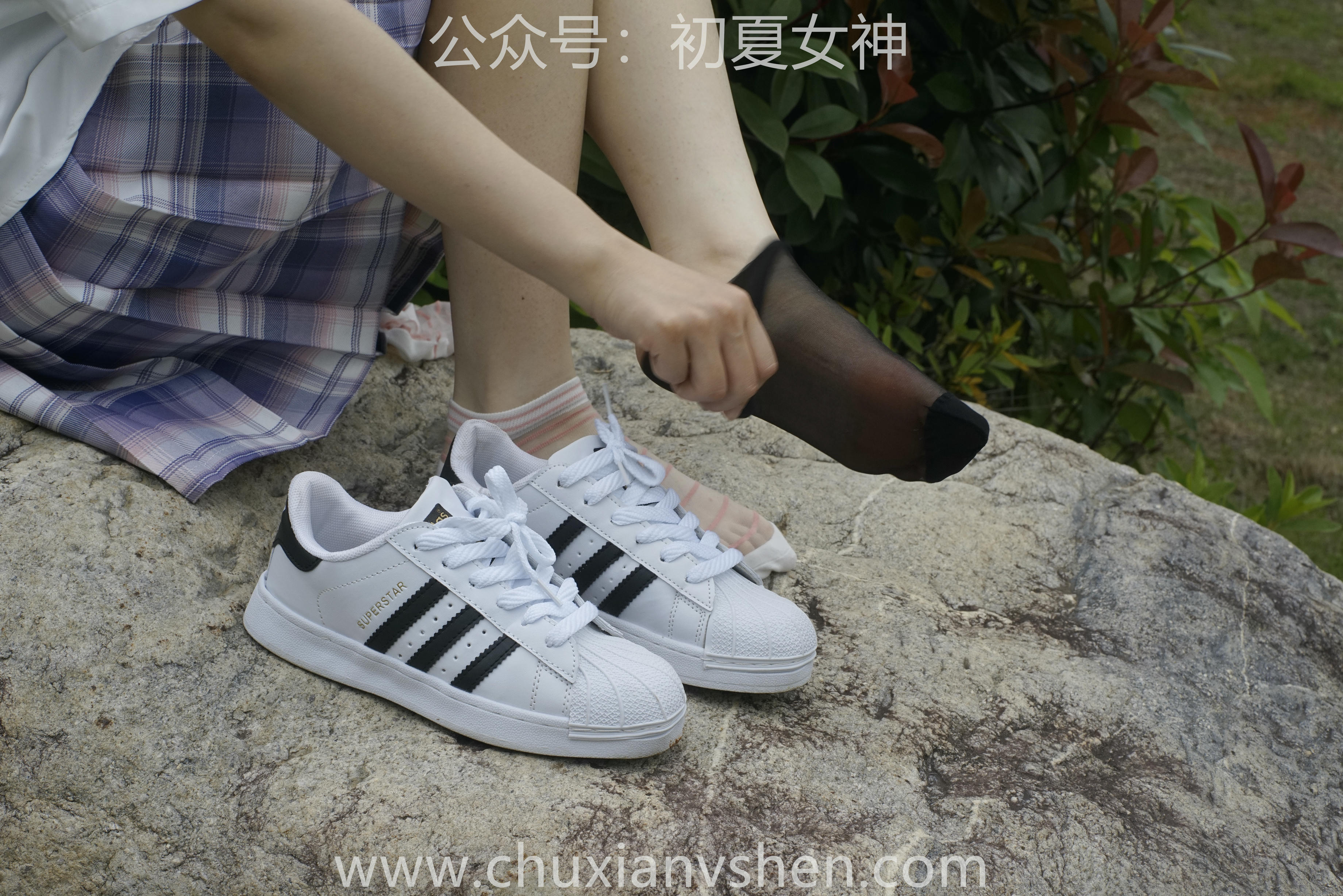 初夏女神 NO.076 十一 周末丛林 JK套搭配的袜子遭嫌弃[153P+1V／6.08GB]_第5集