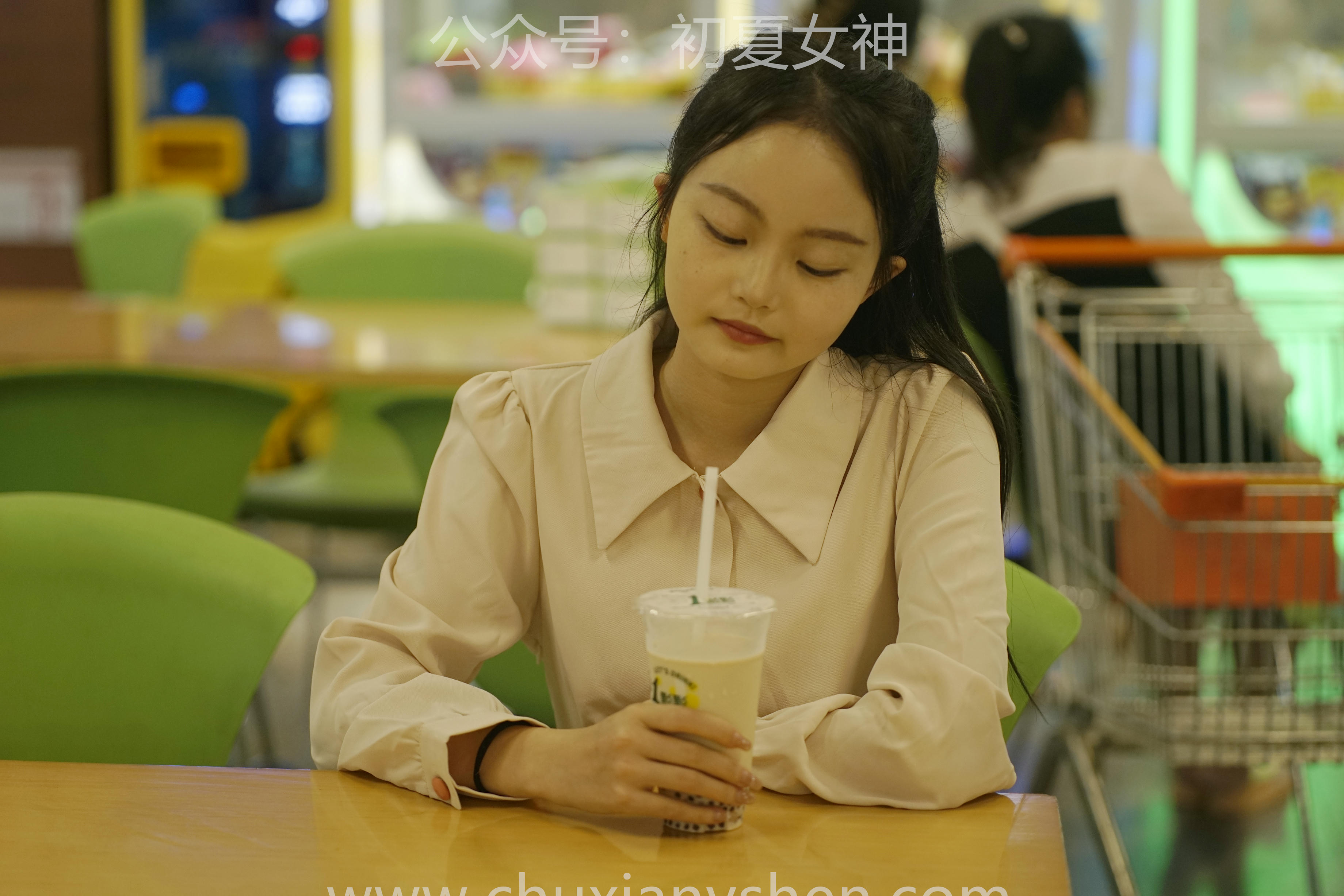 初夏女神 NO.077 双双 偶遇学姐 周末逛商场[120P+1V／6.90GB]_第6集