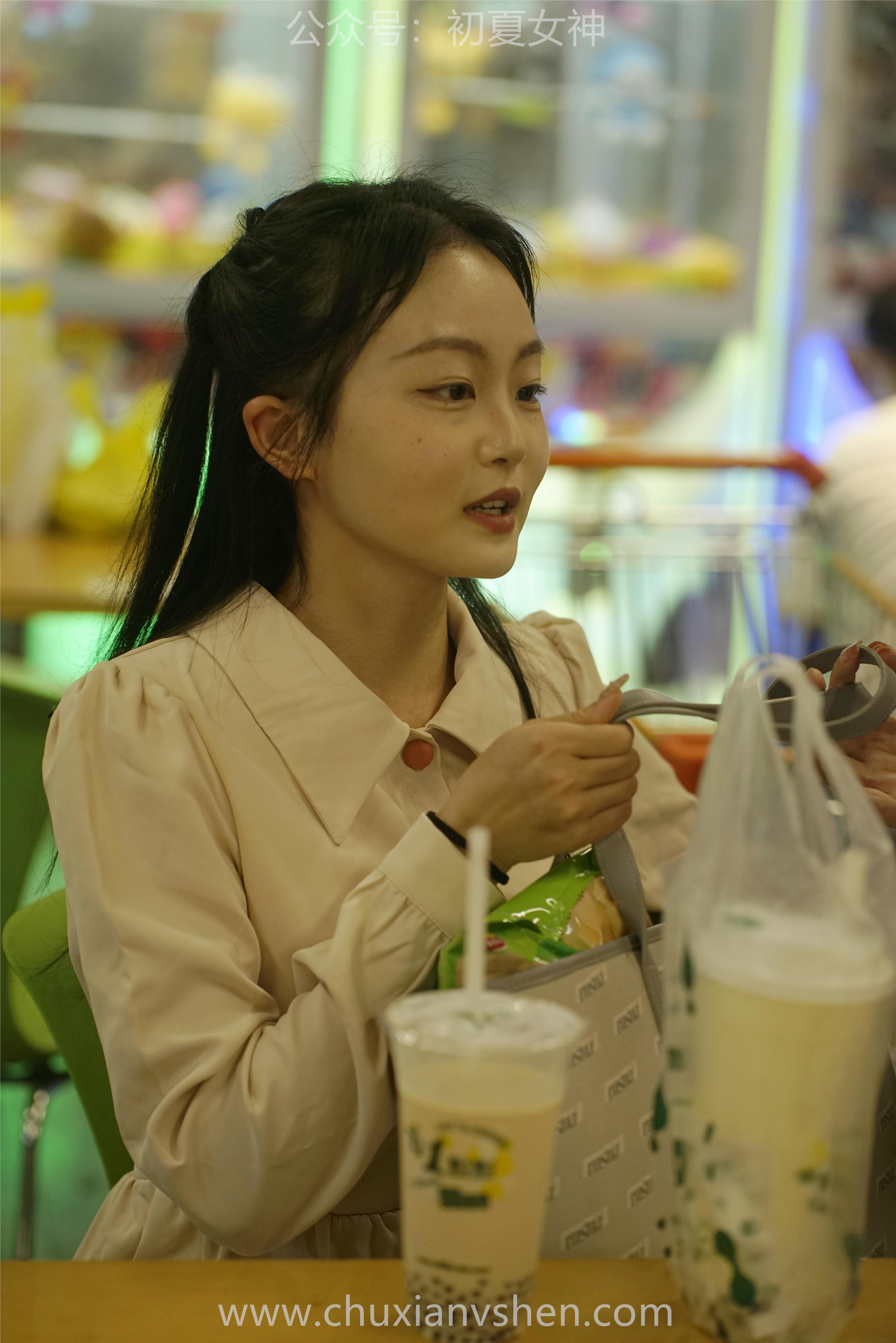 初夏女神 NO.077 双双 偶遇学姐 周末逛商场[120P+1V／6.90GB]_第6集