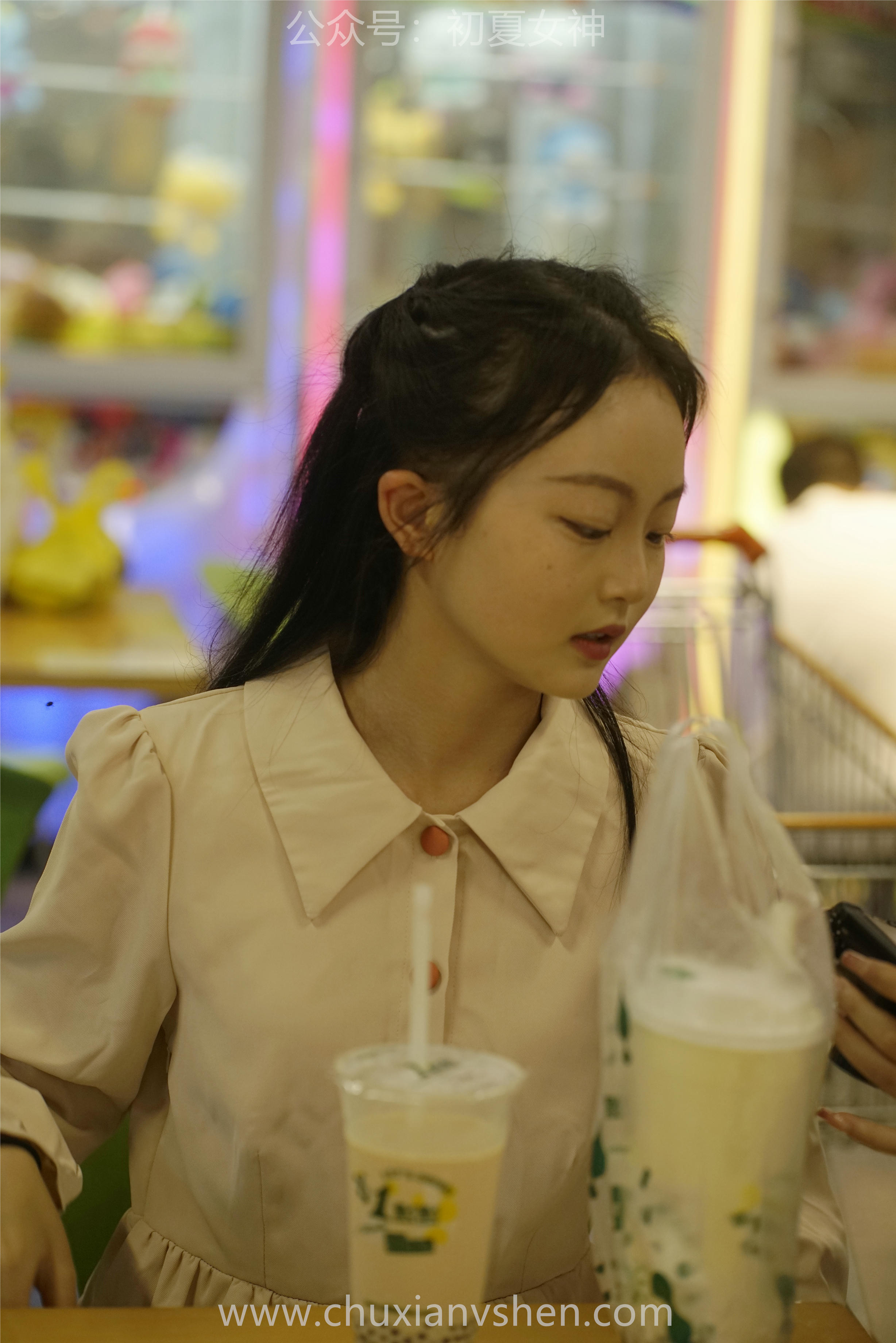 初夏女神 NO.077 双双 偶遇学姐 周末逛商场[120P+1V／6.90GB]_第6集