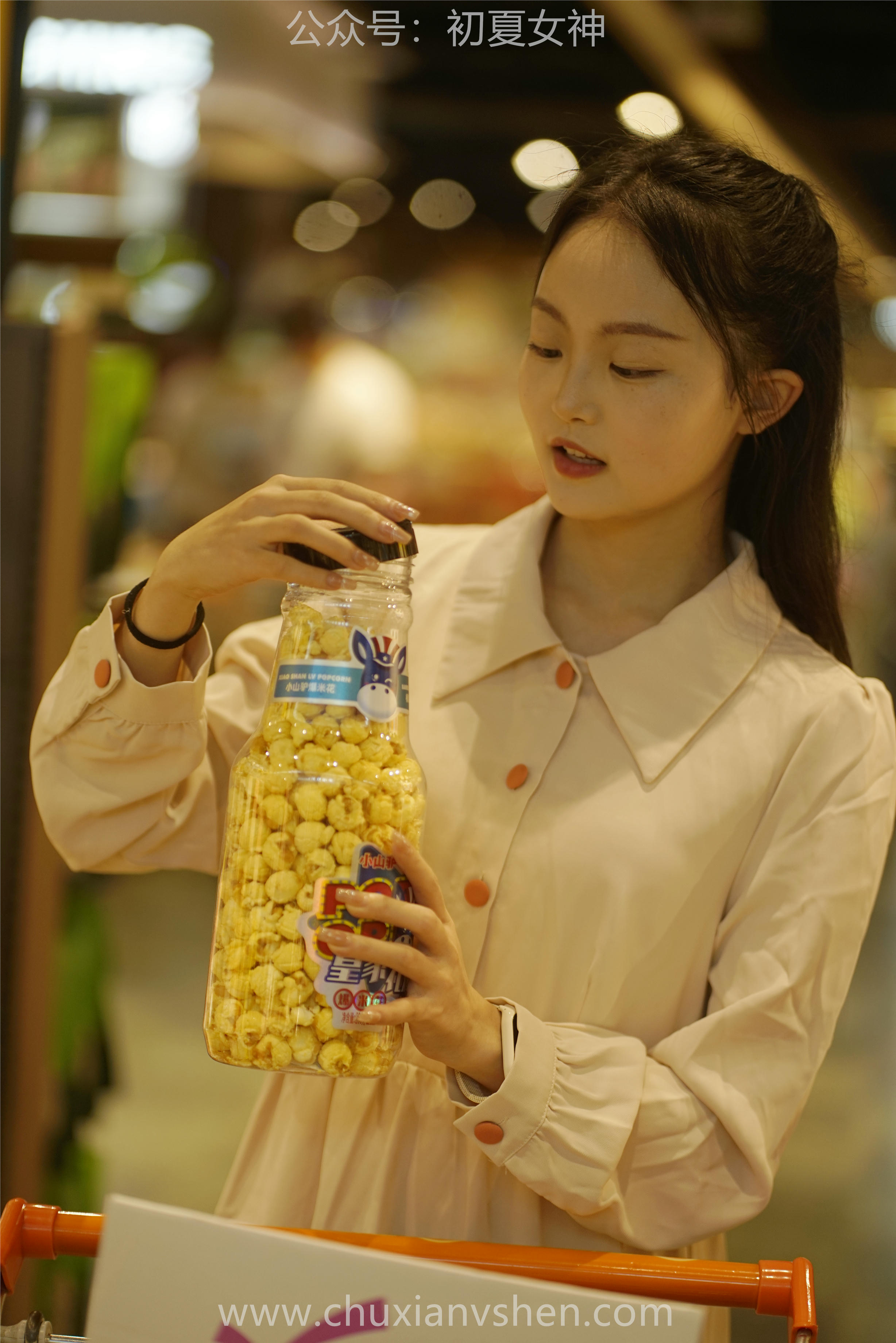 初夏女神 NO.077 双双 偶遇学姐 周末逛商场[120P+1V／6.90GB]_第2集