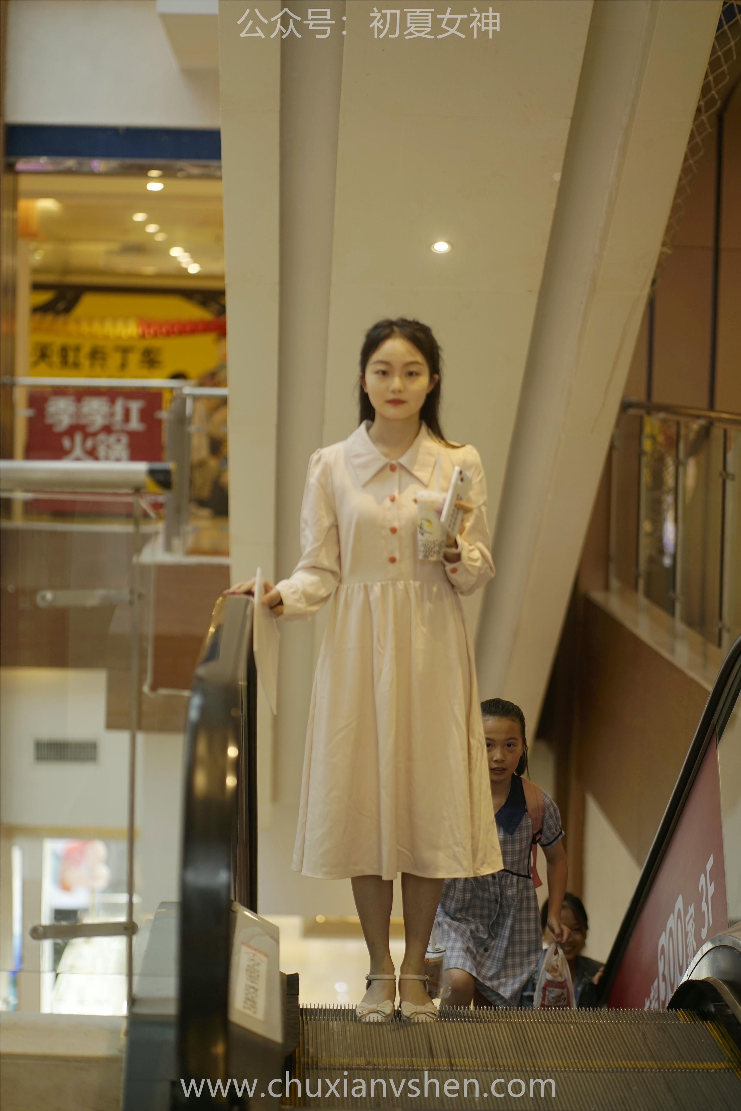 初夏女神 NO.077 双双 偶遇学姐 周末逛商场[120P+1V／6.90GB]_第2集