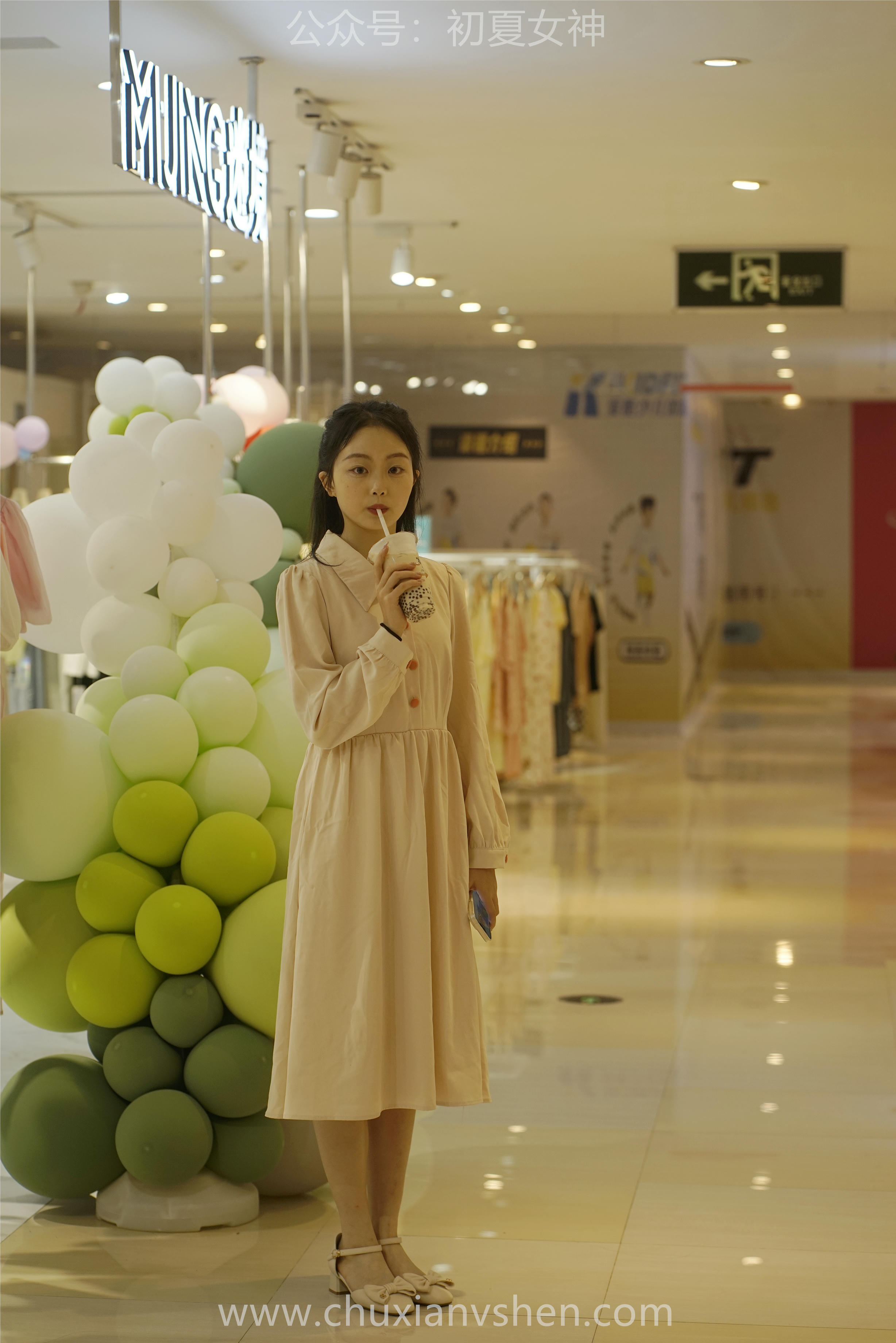 初夏女神 NO.077 双双 偶遇学姐 周末逛商场[120P+1V／6.90GB]_第3集