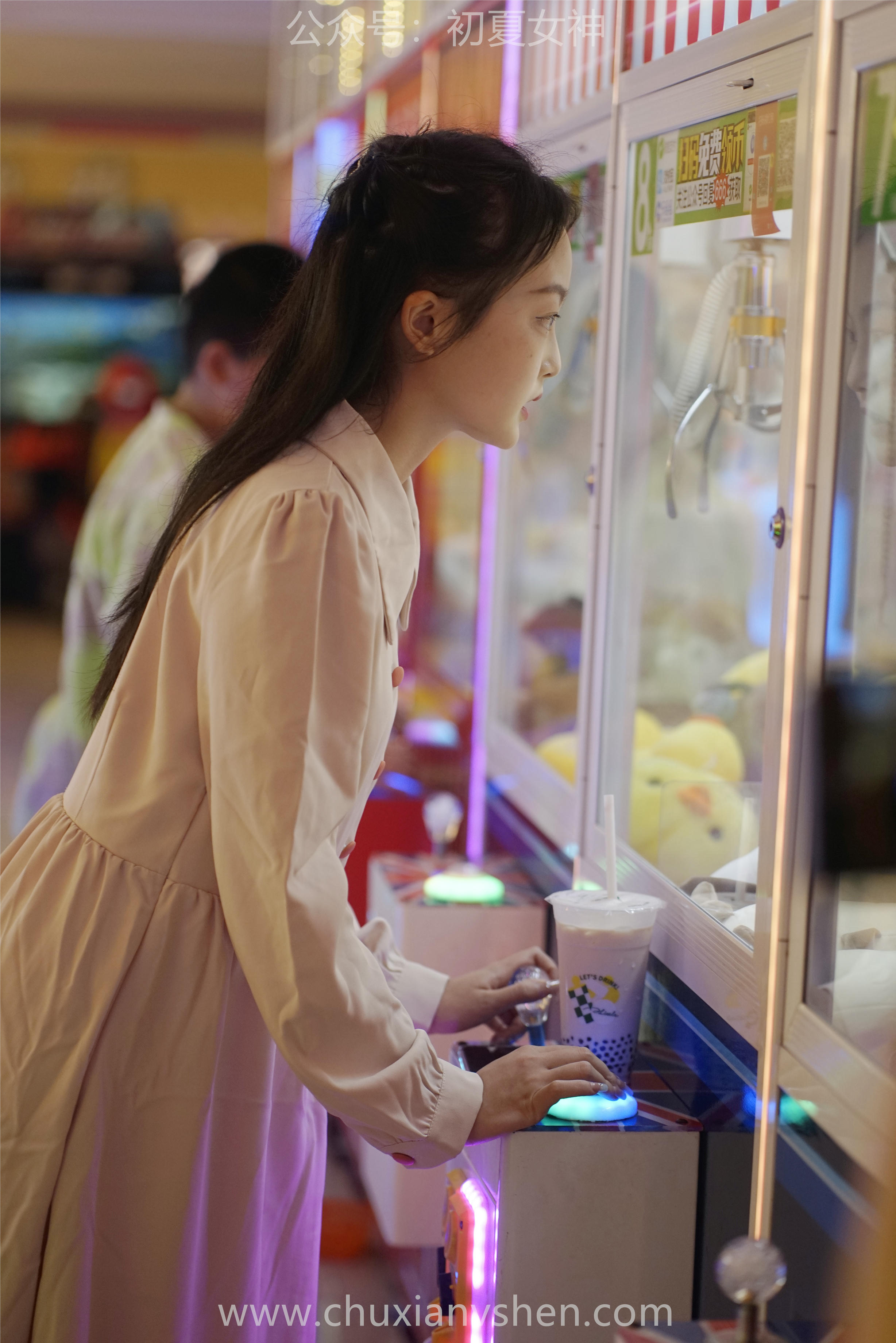 初夏女神 NO.077 双双 偶遇学姐 周末逛商场[120P+1V／6.90GB]_第3集