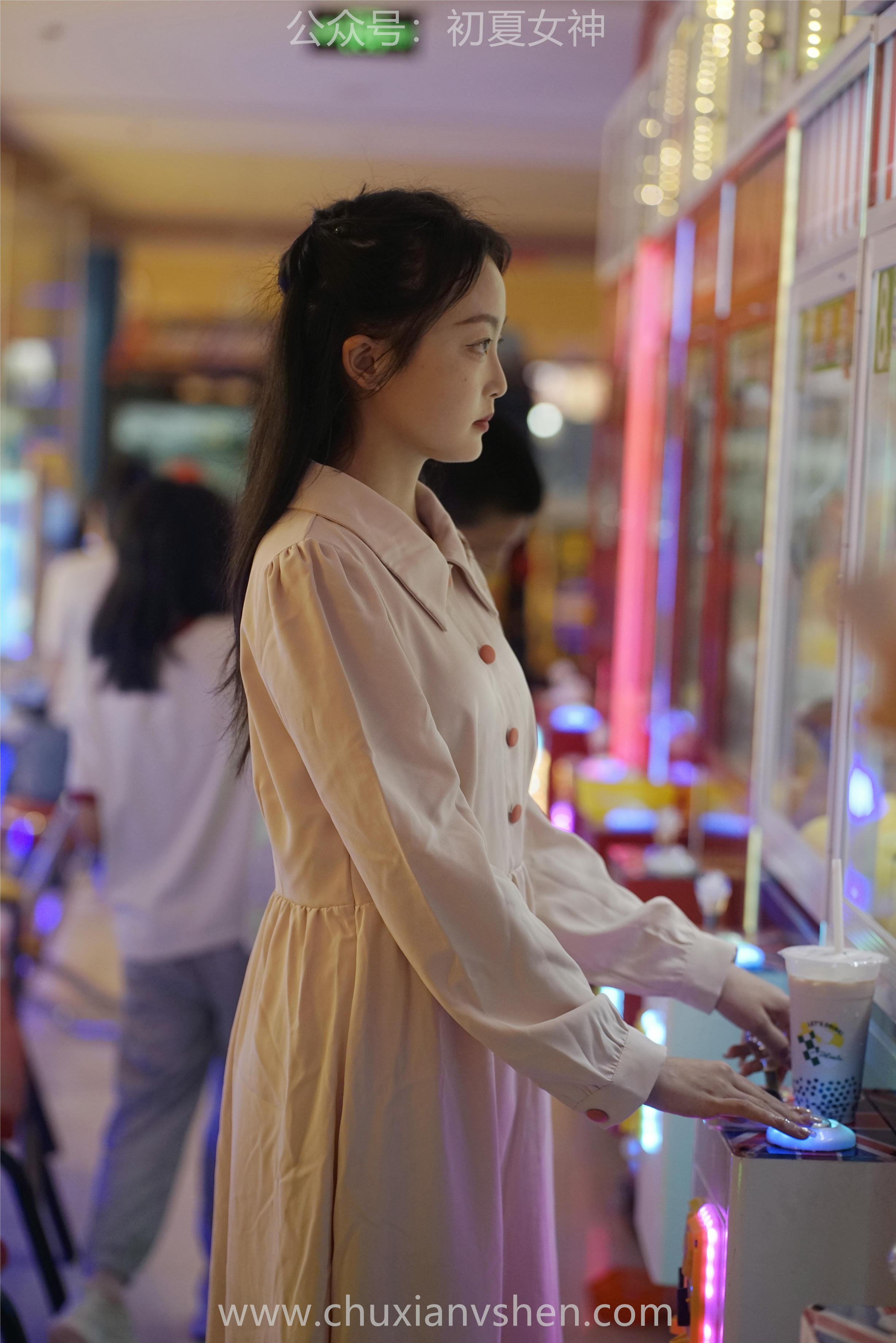 初夏女神 NO.077 双双 偶遇学姐 周末逛商场[120P+1V／6.90GB]_第3集