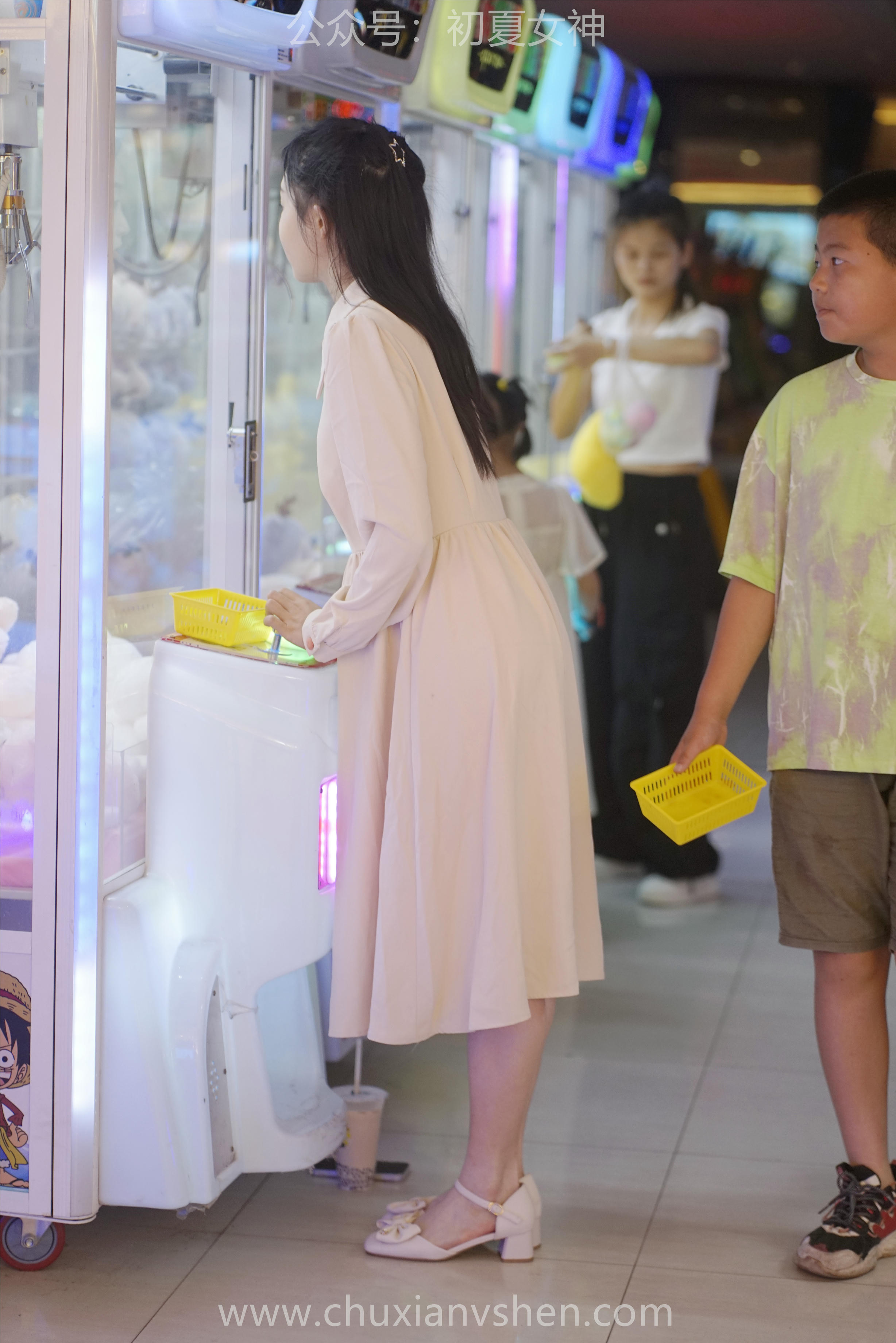 初夏女神 NO.077 双双 偶遇学姐 周末逛商场[120P+1V／6.90GB]_第3集