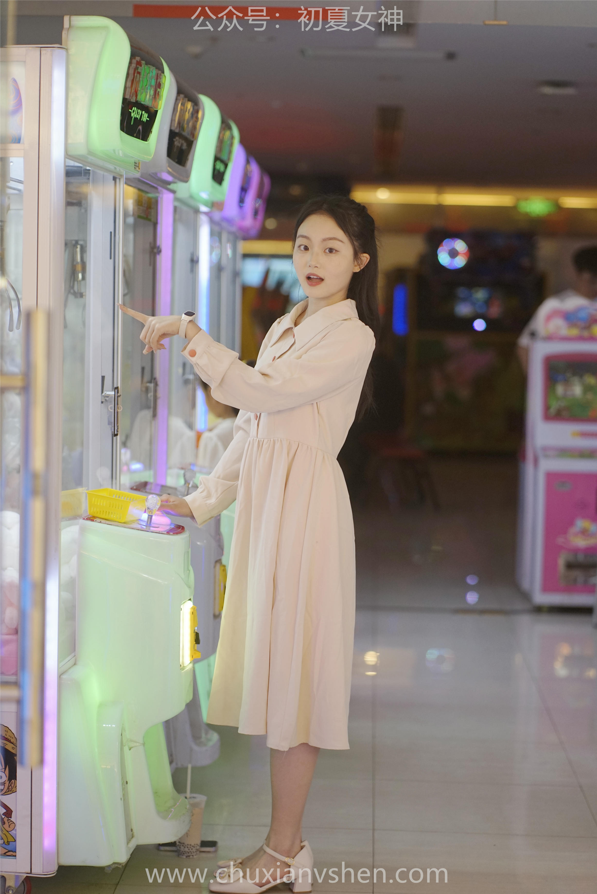 初夏女神 NO.077 双双 偶遇学姐 周末逛商场[120P+1V／6.90GB]_第3集