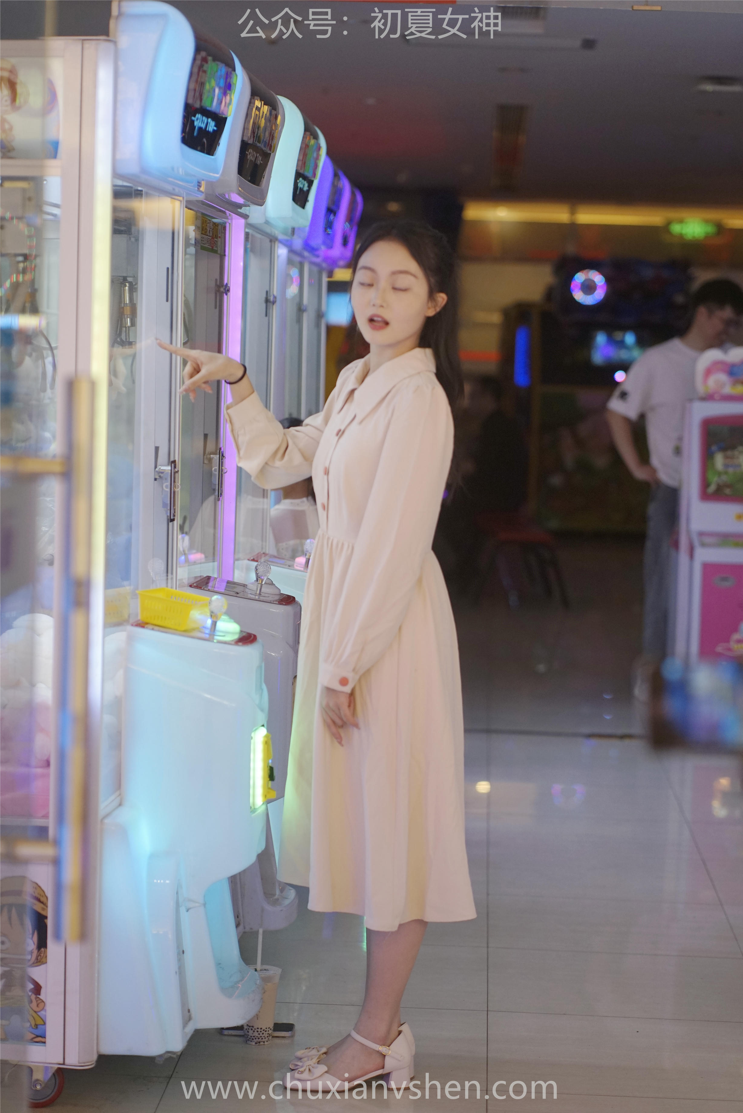 初夏女神 NO.077 双双 偶遇学姐 周末逛商场[120P+1V／6.90GB]_第3集