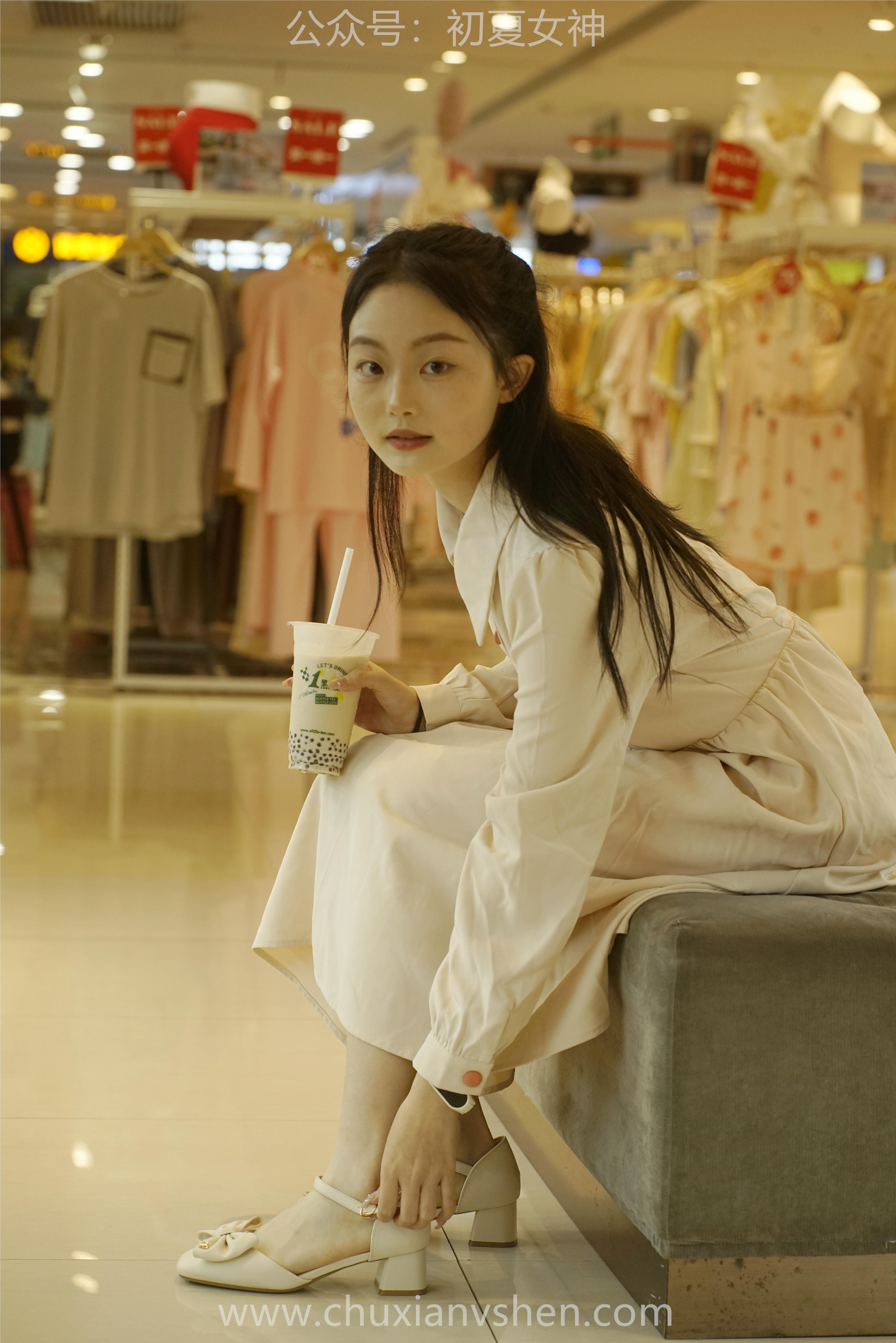 初夏女神 NO.077 双双 偶遇学姐 周末逛商场[120P+1V／6.90GB]_第4集