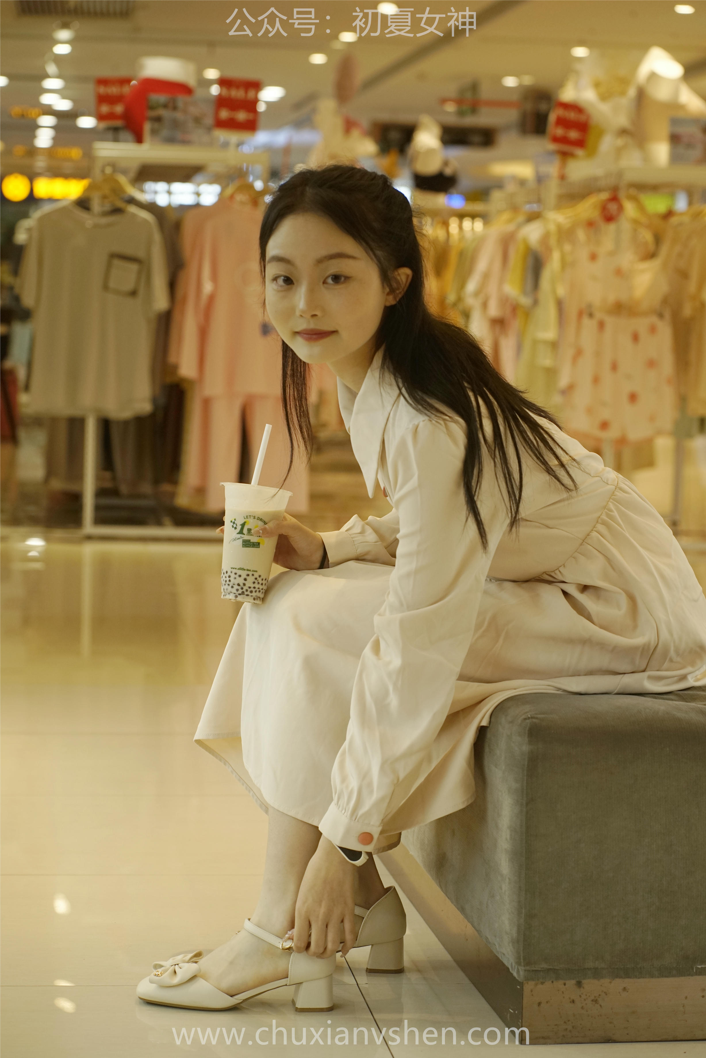 初夏女神 NO.077 双双 偶遇学姐 周末逛商场[120P+1V／6.90GB]_第4集