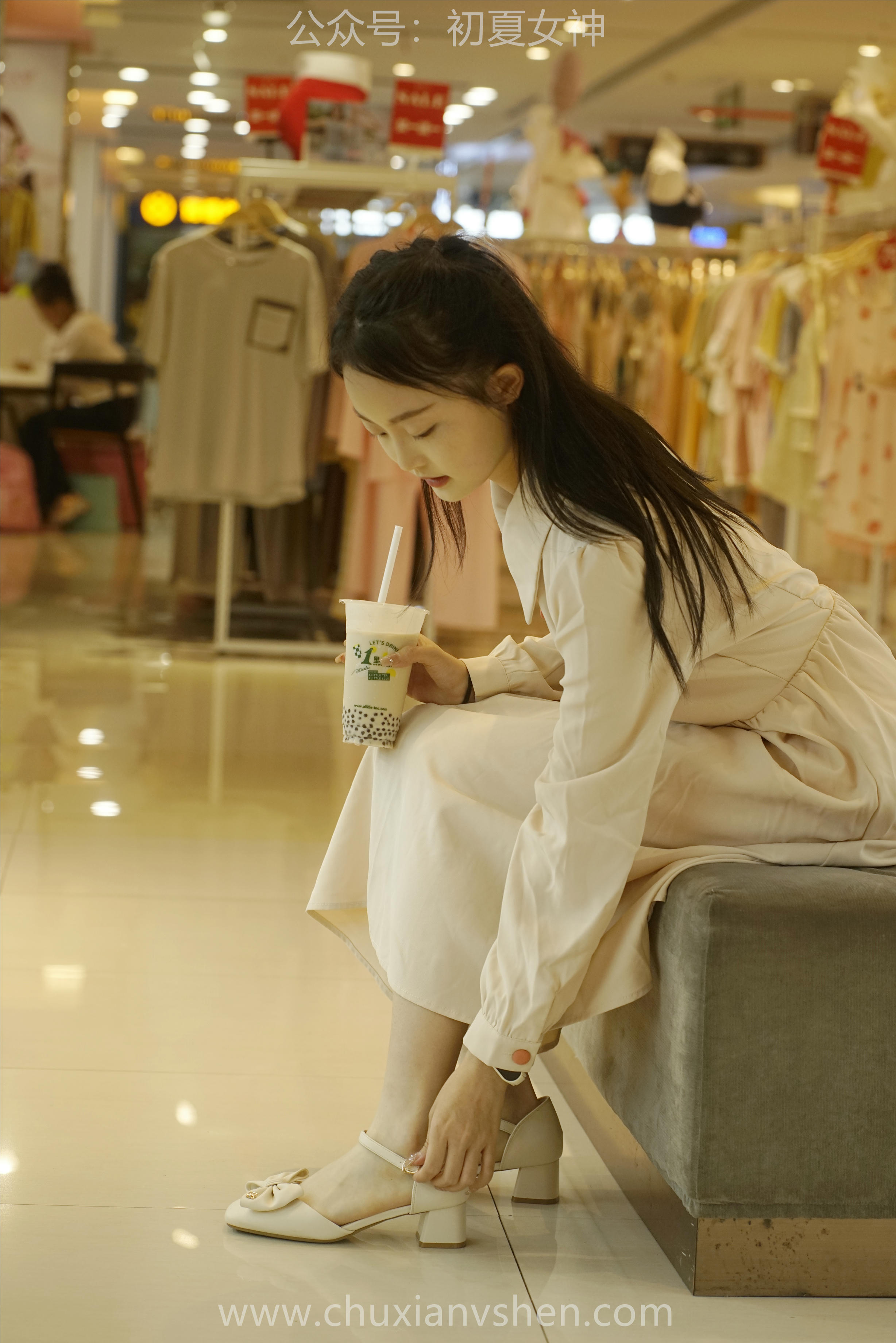 初夏女神 NO.077 双双 偶遇学姐 周末逛商场[120P+1V／6.90GB]_第4集