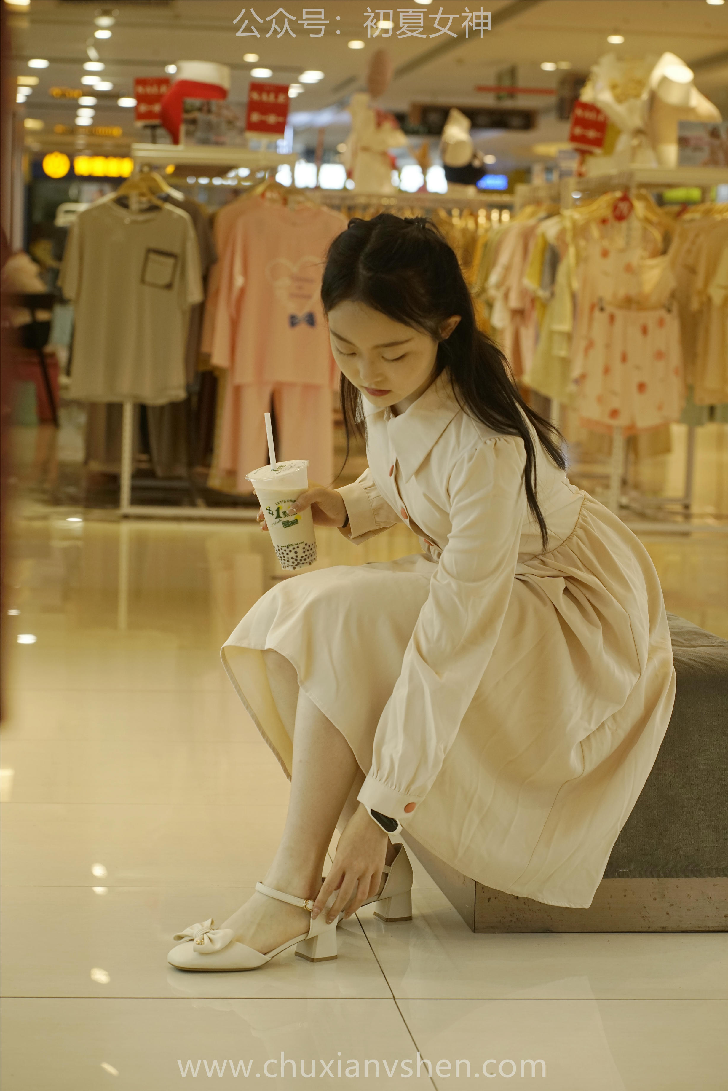 初夏女神 NO.077 双双 偶遇学姐 周末逛商场[120P+1V／6.90GB]_第4集